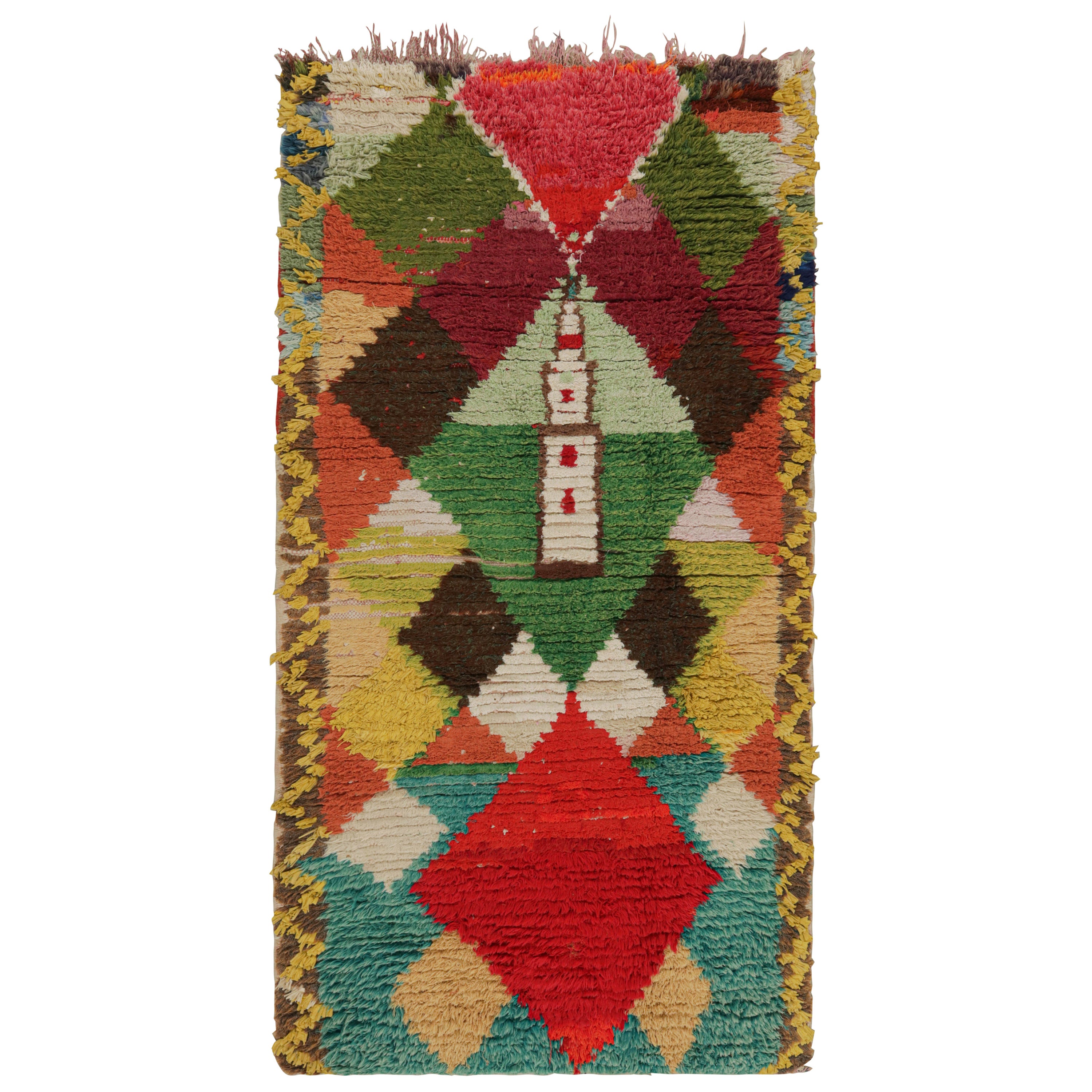 Tapis de course marocain vintage Azilal à motifs géométriques polychromes par Rug & Kilim