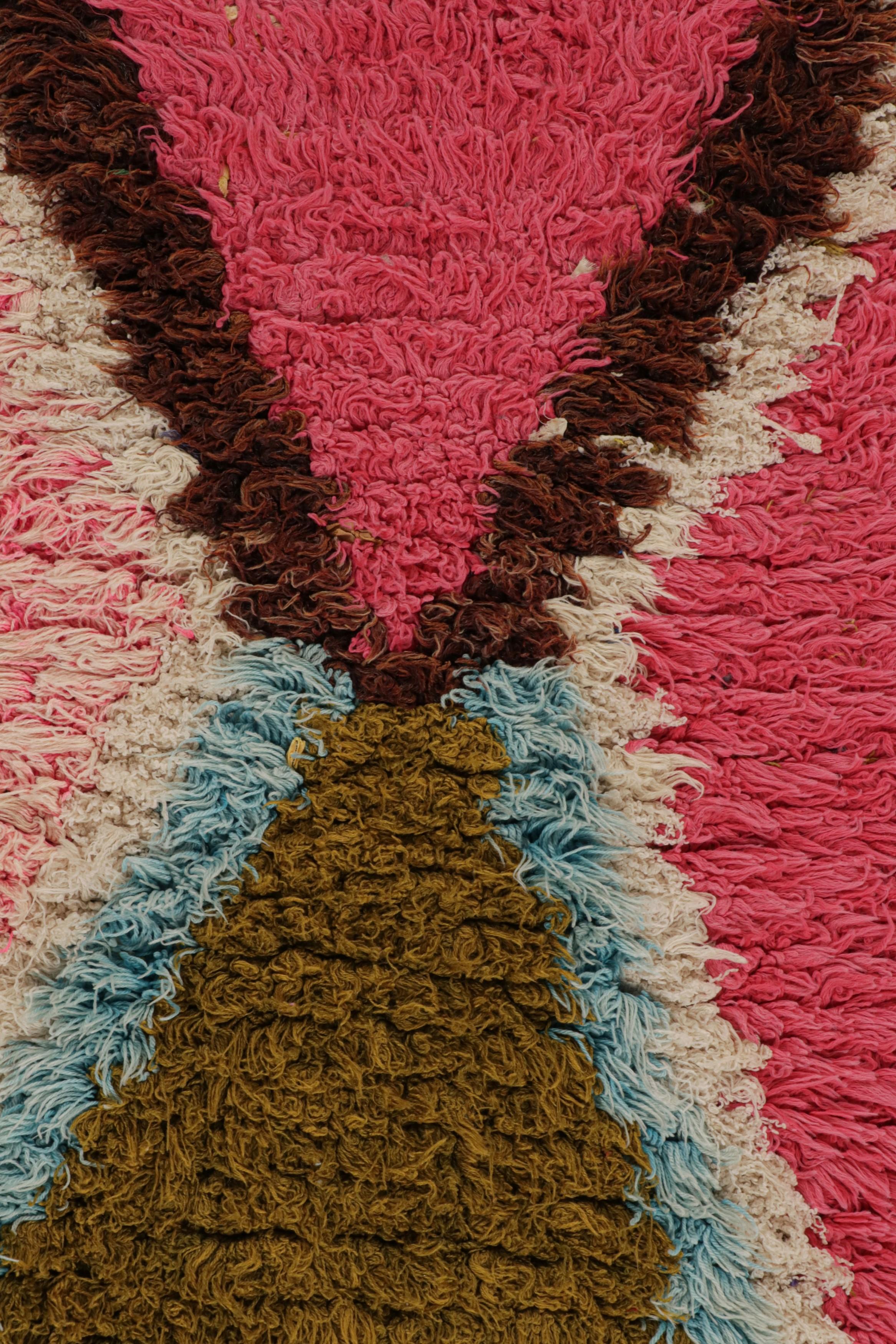 Milieu du XXe siècle Tapis de style marocain Azilal vintage, avec motifs de Rug & Kilim en vente