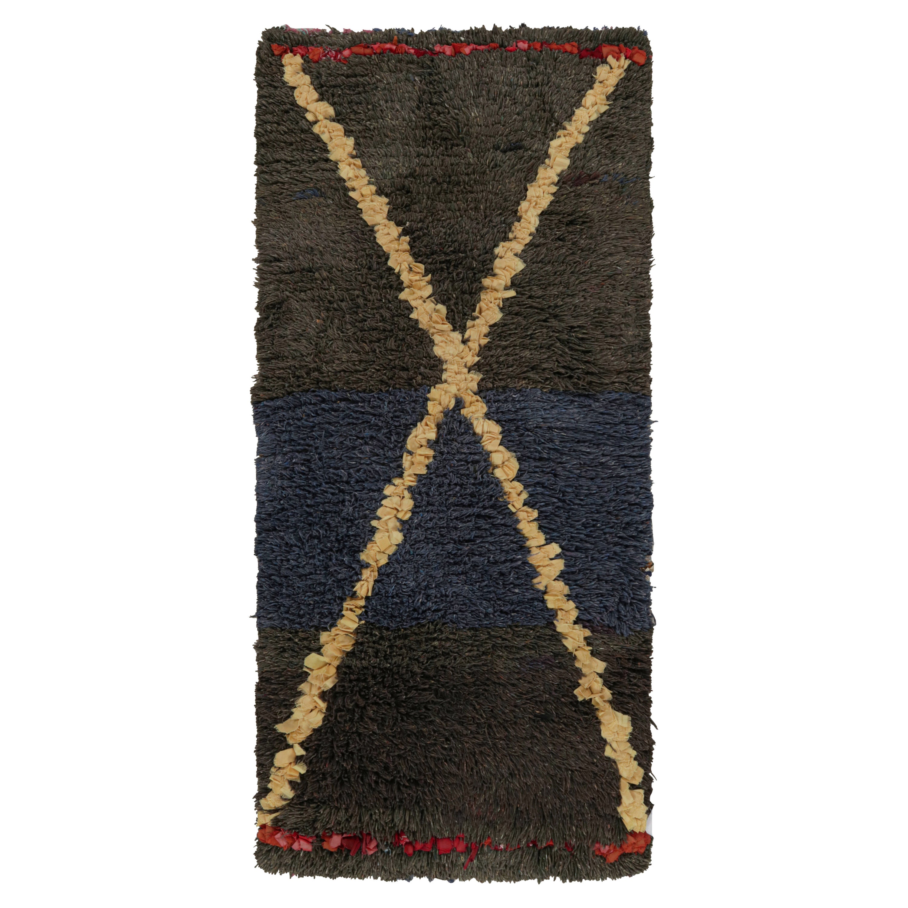 Tappeto vintage in stile marocchino Azilal, con strisce geometriche, da Rug & Kilim