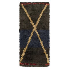 Tapis Azilal marocain vintage à rayures géométriques, de Rug & Kilim