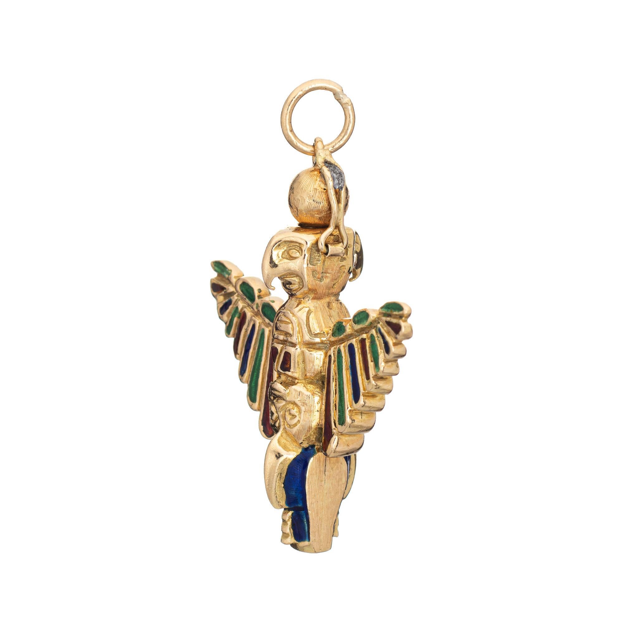 Moderne Pendentif oiseau guerrier Aztec vintage en or jaune 18 carats et émail avec ailes d'aigle en vente