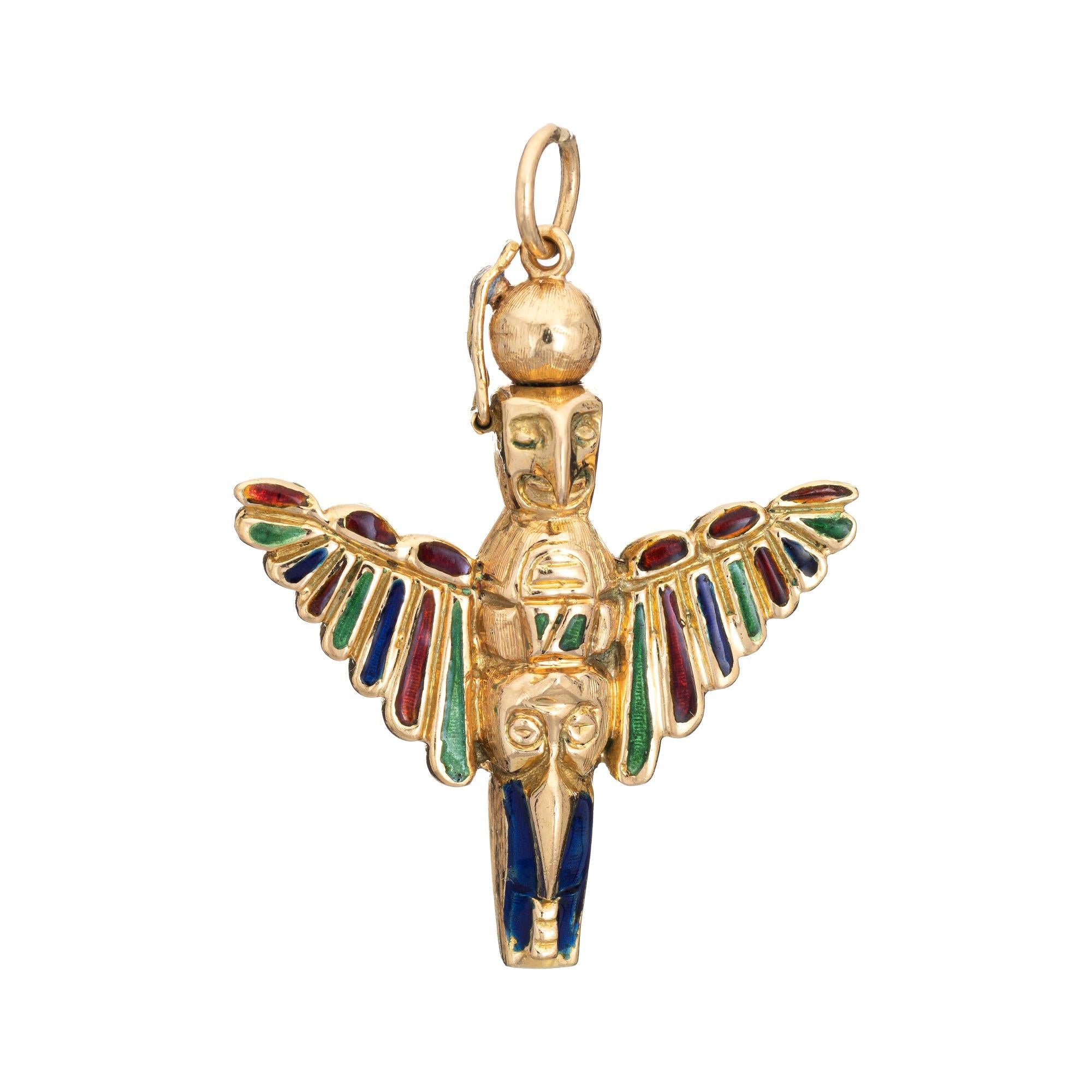 Pendentif oiseau guerrier Aztec vintage en or jaune 18 carats et émail avec ailes d'aigle en vente