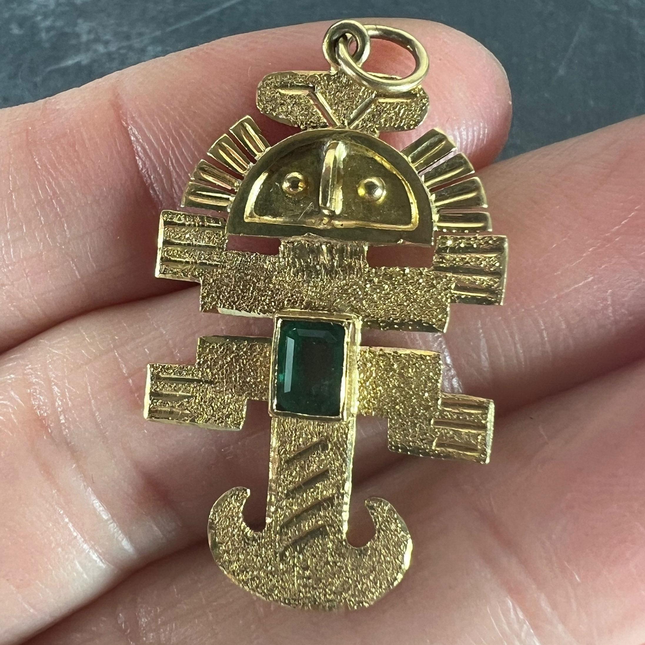Women's or Men's Vintage Aztec Inca God Icon 18K Yellow Gold Emerald Charm Pendant For Sale