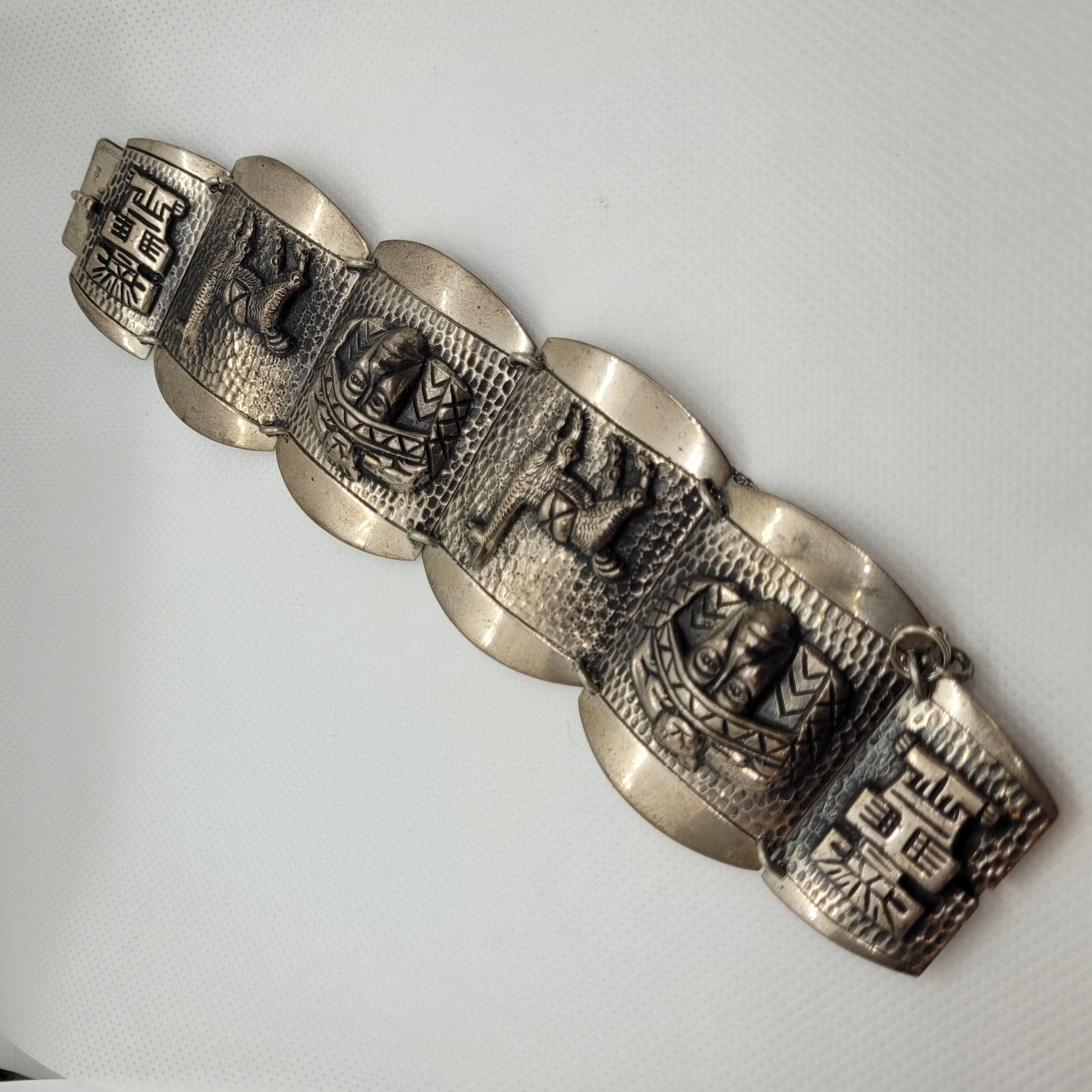Vintage Aztec Mayan Design Silver Bracelet, 70 Grams, Safety Chain In Good Condition For Sale In Rancho Santa Fe, CA