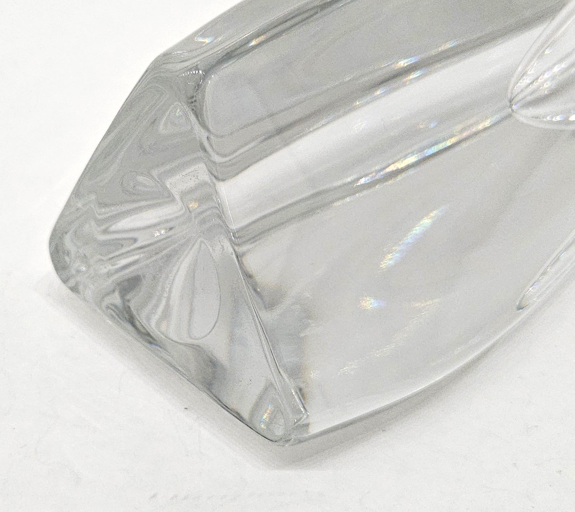 Vaso a bocciolo di rosa in cristallo pesante al piombo Baccarat d'epoca, Francia, fine XX secolo in vendita 4