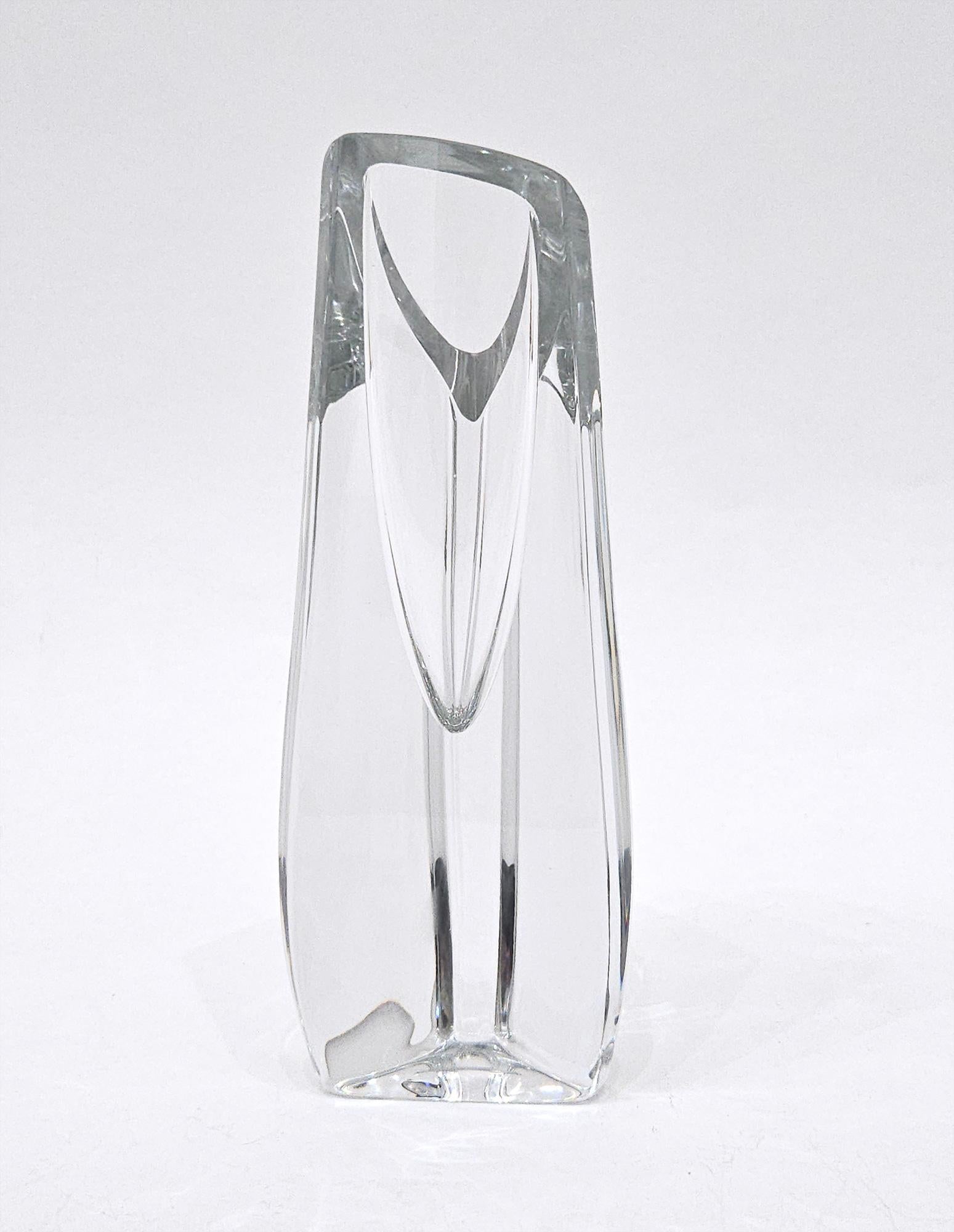 Vaso a bocciolo di rosa in cristallo pesante al piombo Baccarat d'epoca, Francia, fine XX secolo in vendita 5