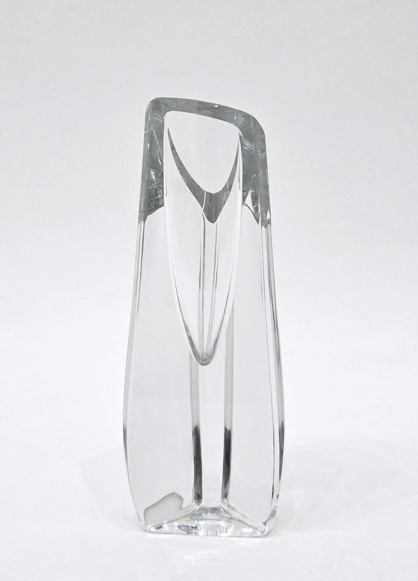 Vaso a bocciolo di rosa in cristallo pesante al piombo Baccarat d'epoca, Francia, fine XX secolo in vendita 6