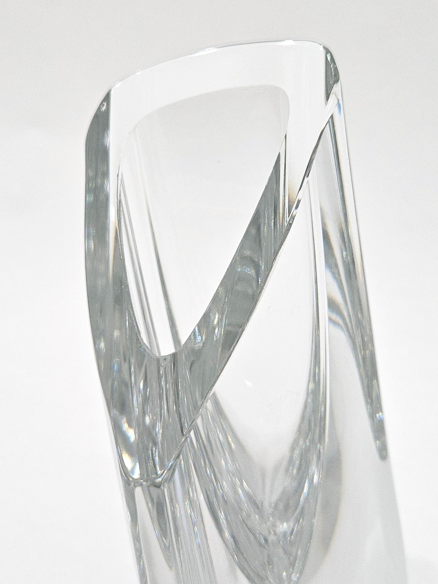 Vaso a bocciolo di rosa in cristallo pesante al piombo Baccarat d'epoca, Francia, fine XX secolo in vendita 7