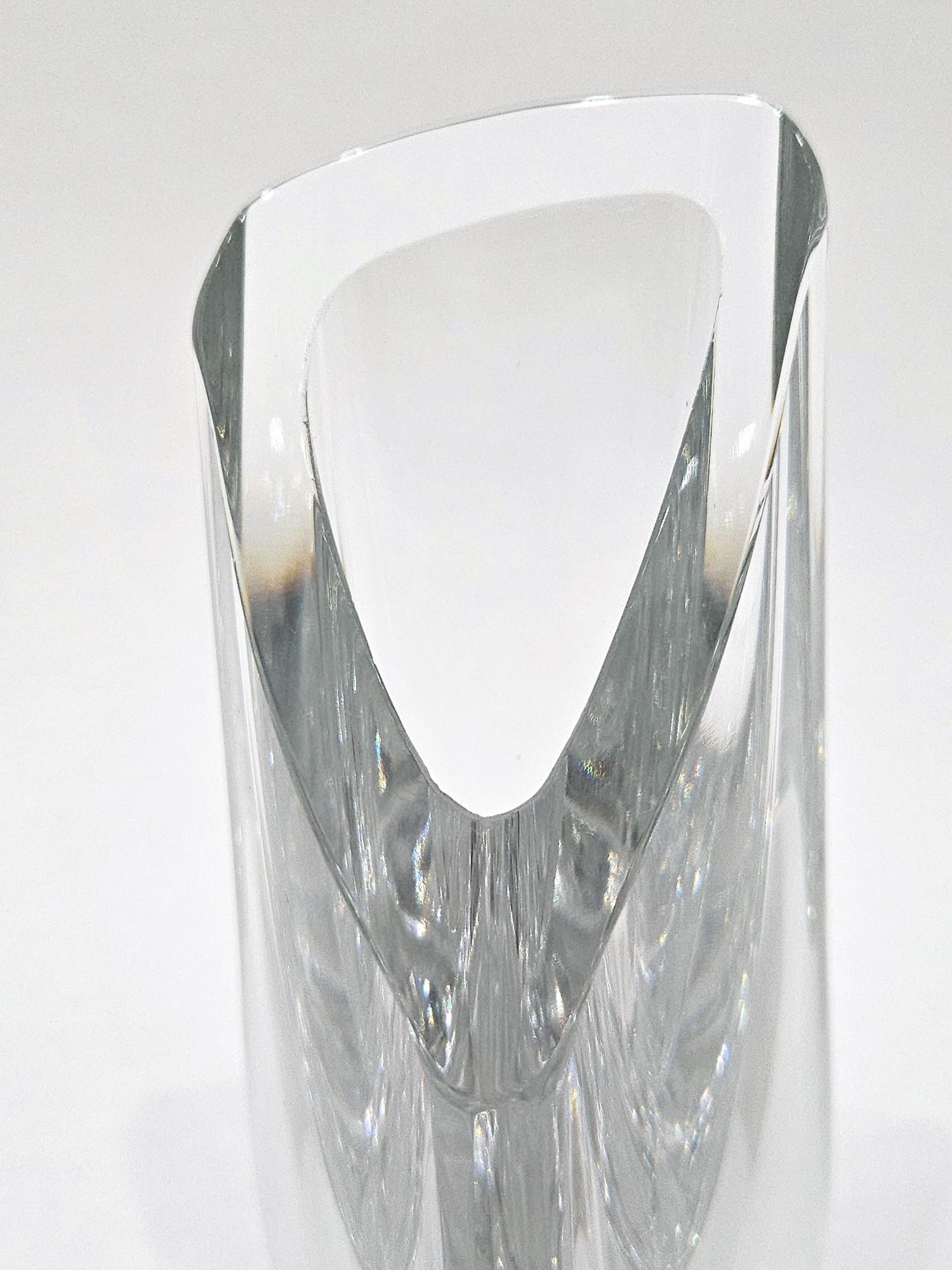 Vaso a bocciolo di rosa in cristallo pesante al piombo Baccarat d'epoca, Francia, fine XX secolo in vendita 8