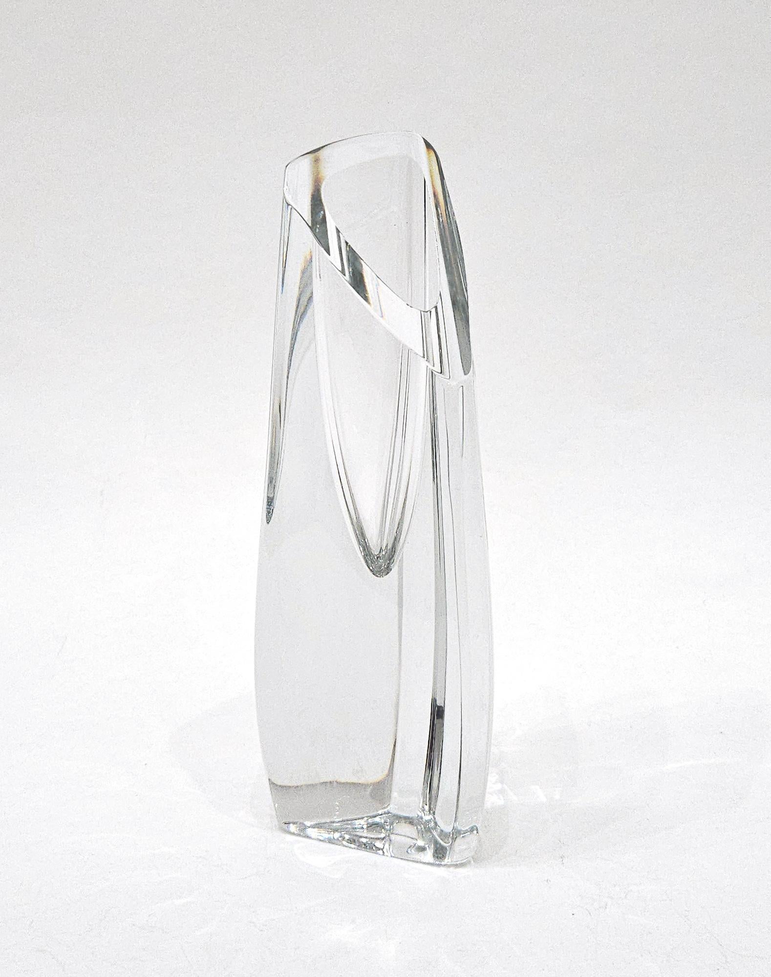 Vaso a bocciolo di rosa in cristallo pesante al piombo Baccarat d'epoca, Francia, fine XX secolo in vendita 9