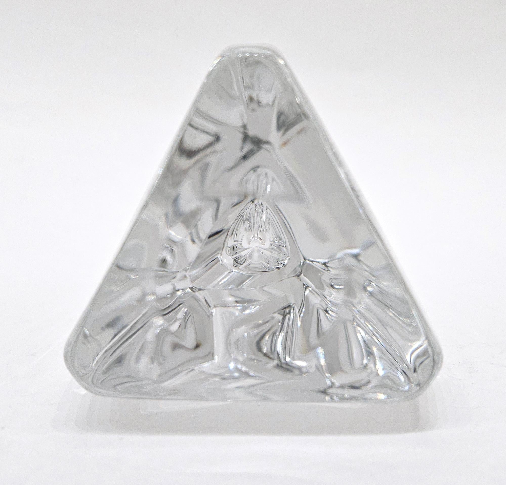 Francese Vaso a bocciolo di rosa in cristallo pesante al piombo Baccarat d'epoca, Francia, fine XX secolo in vendita