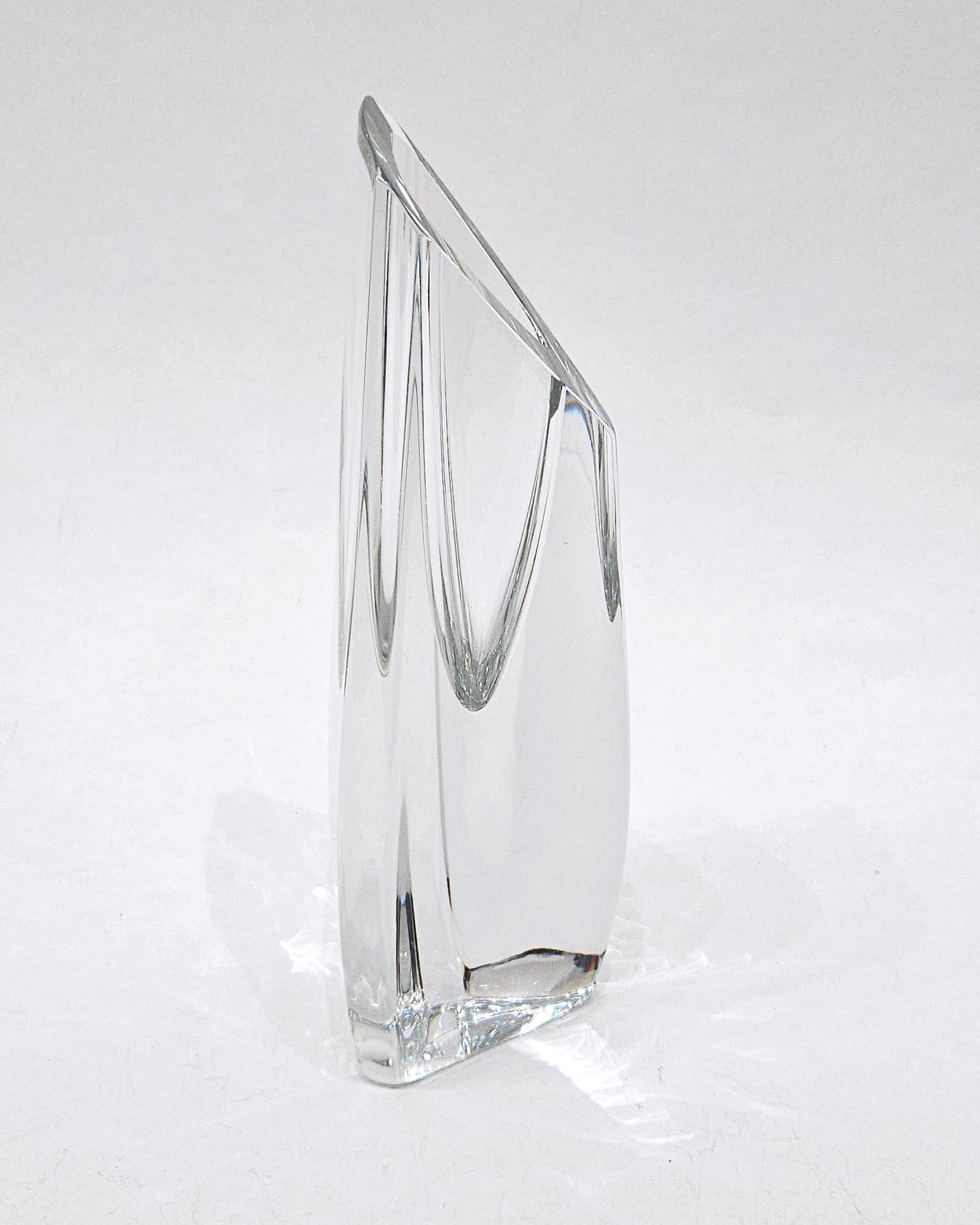 Vaso a bocciolo di rosa in cristallo pesante al piombo Baccarat d'epoca, Francia, fine XX secolo in vendita 1