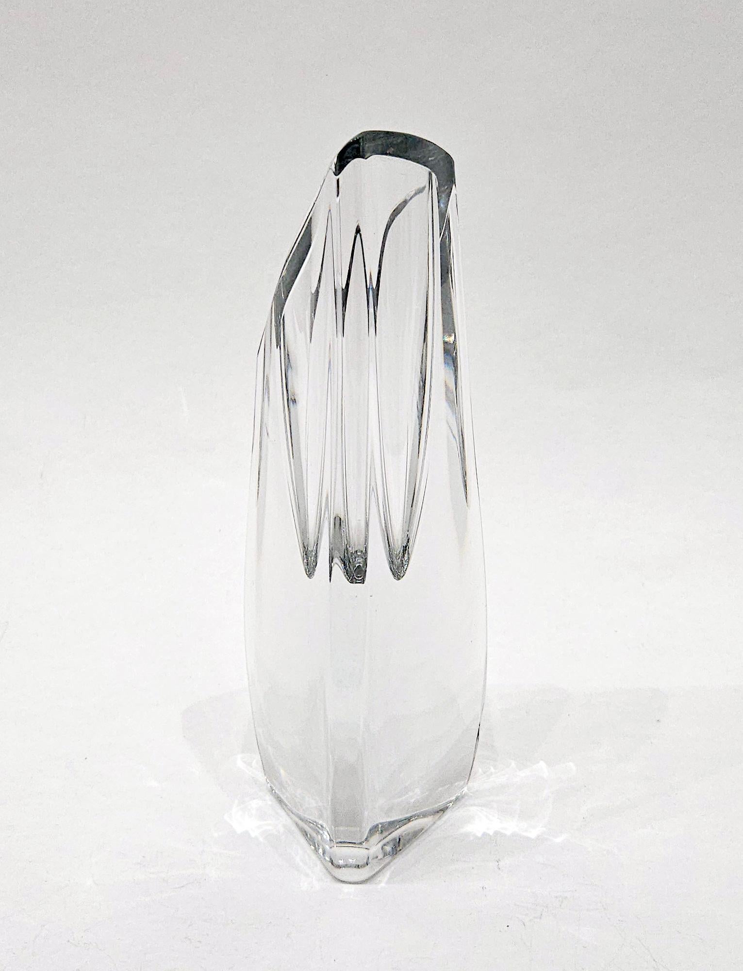 Vaso a bocciolo di rosa in cristallo pesante al piombo Baccarat d'epoca, Francia, fine XX secolo in vendita 2