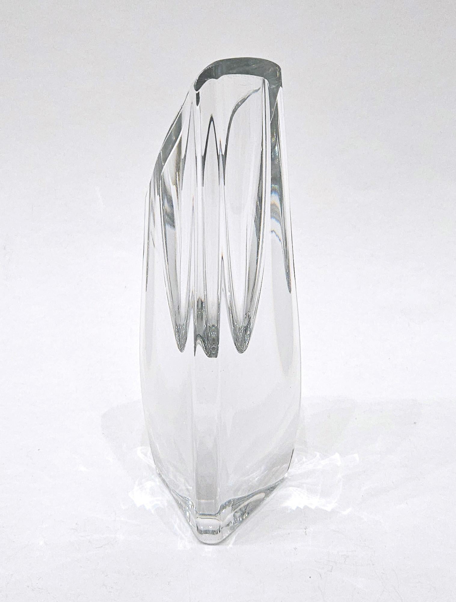 Vaso a bocciolo di rosa in cristallo pesante al piombo Baccarat d'epoca, Francia, fine XX secolo in vendita 3