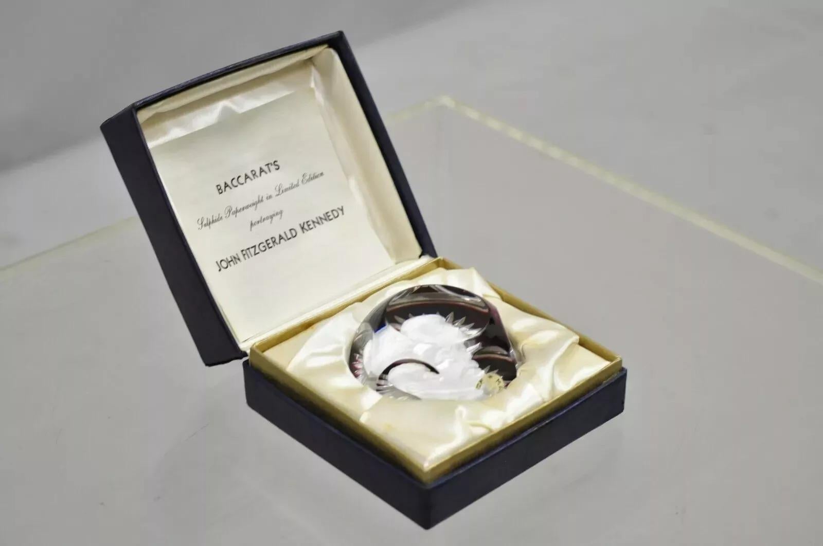 Pisapapeles Vintage Baccarat John F. Kennedy Rubí Rojo Sulfuro Cristal Francés en venta 4