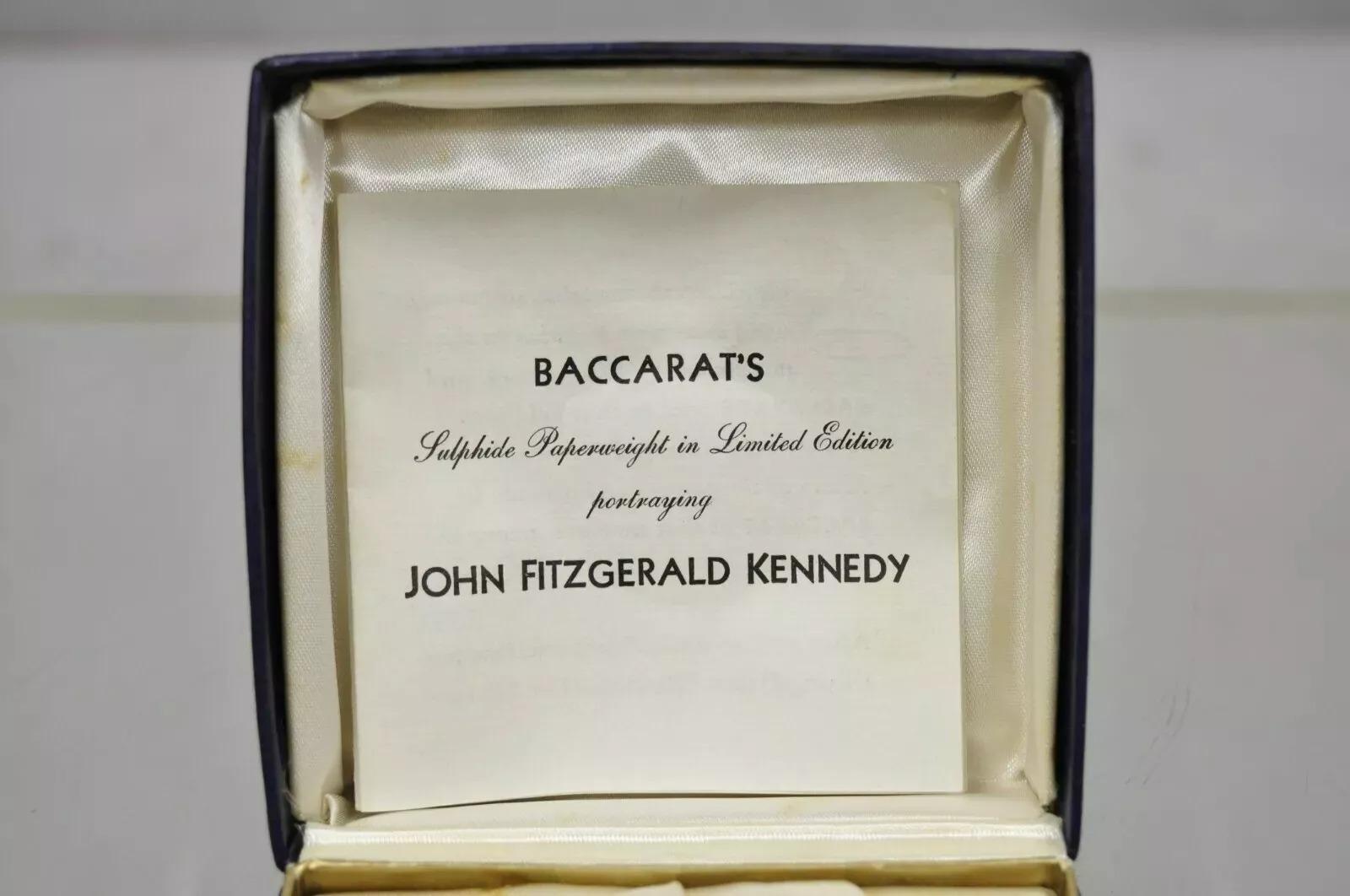 Pisapapeles Vintage Baccarat John F. Kennedy Rubí Rojo Sulfuro Cristal Francés en venta 2