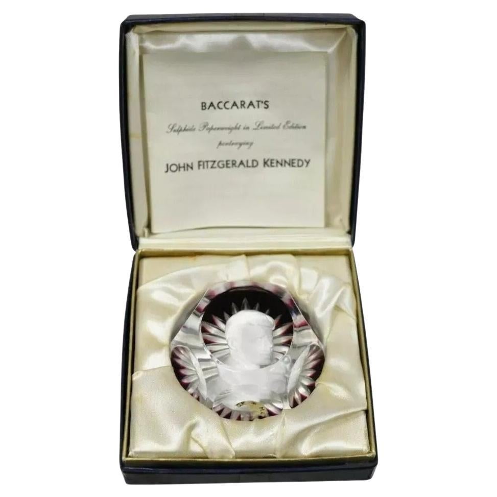 Pisapapeles Vintage Baccarat John F. Kennedy Rubí Rojo Sulfuro Cristal Francés en venta