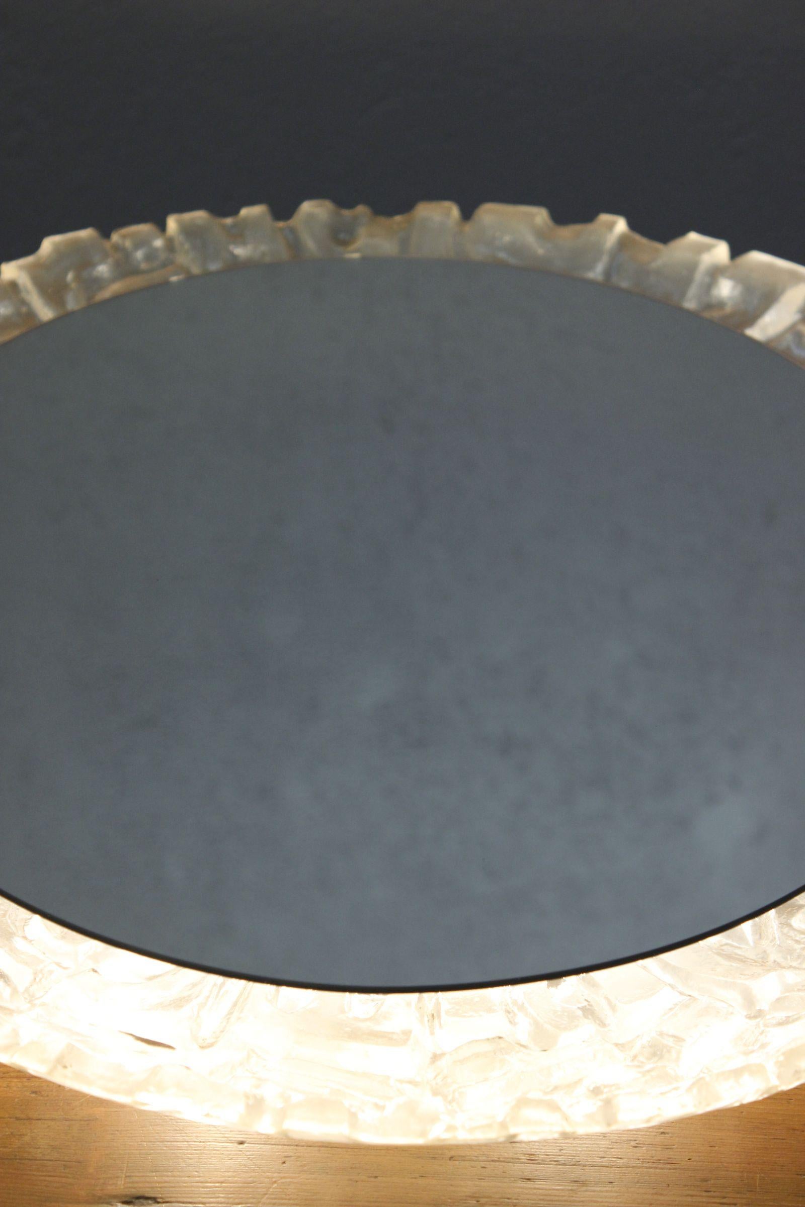 Verre Miroir rétroéclairé vintage en résine givrée, années 1970 en vente