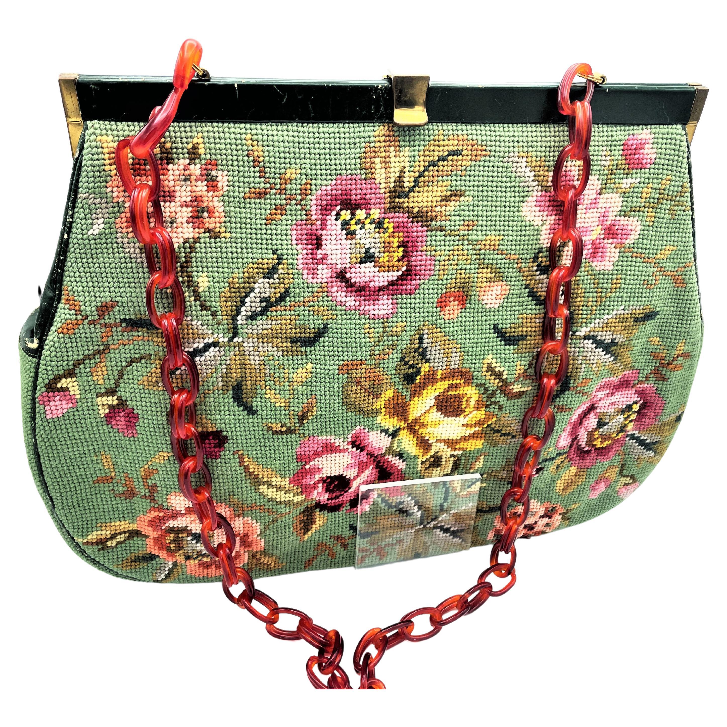 Vintage bag hand-embroidered light green and leather from the 1950, USA   For Sale