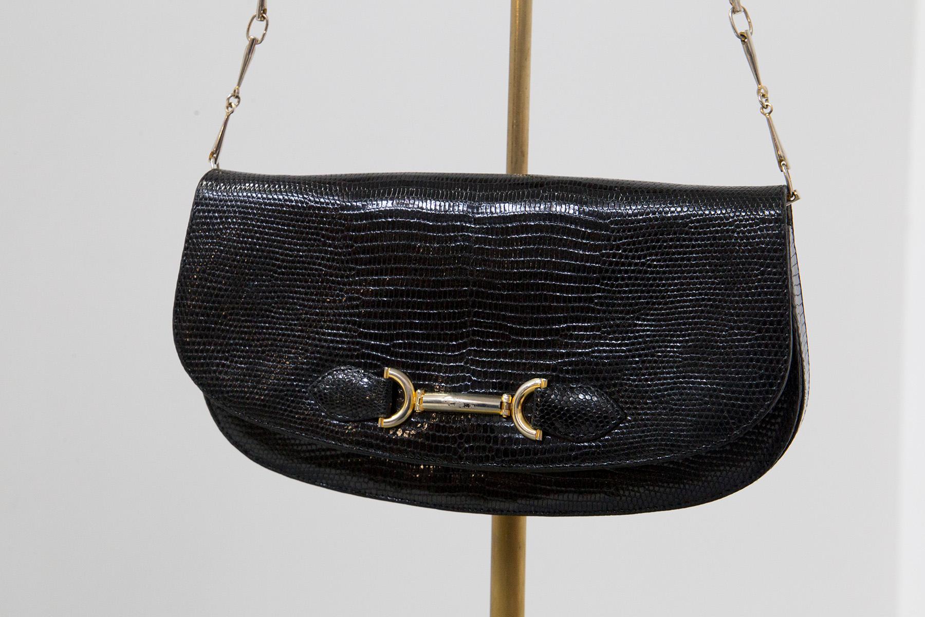 Beautiful vintage bag designed in the 1960s in black leather, fine Italian manufacture.
The bag is a small shoulder or arm bag. It has a beautiful gold metal chain that makes it portable as you wish.
The body of the bag is small and made of shiny