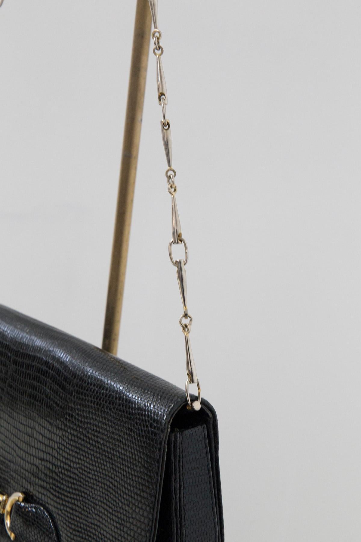 Vintage-Tasche aus schwarzem Leder und Goldmetall (Schwarz) im Angebot