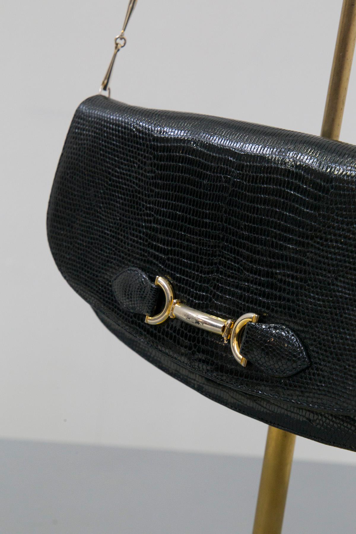 Women's Vintage Bag in Black Leather and Gold Metal For Sale
