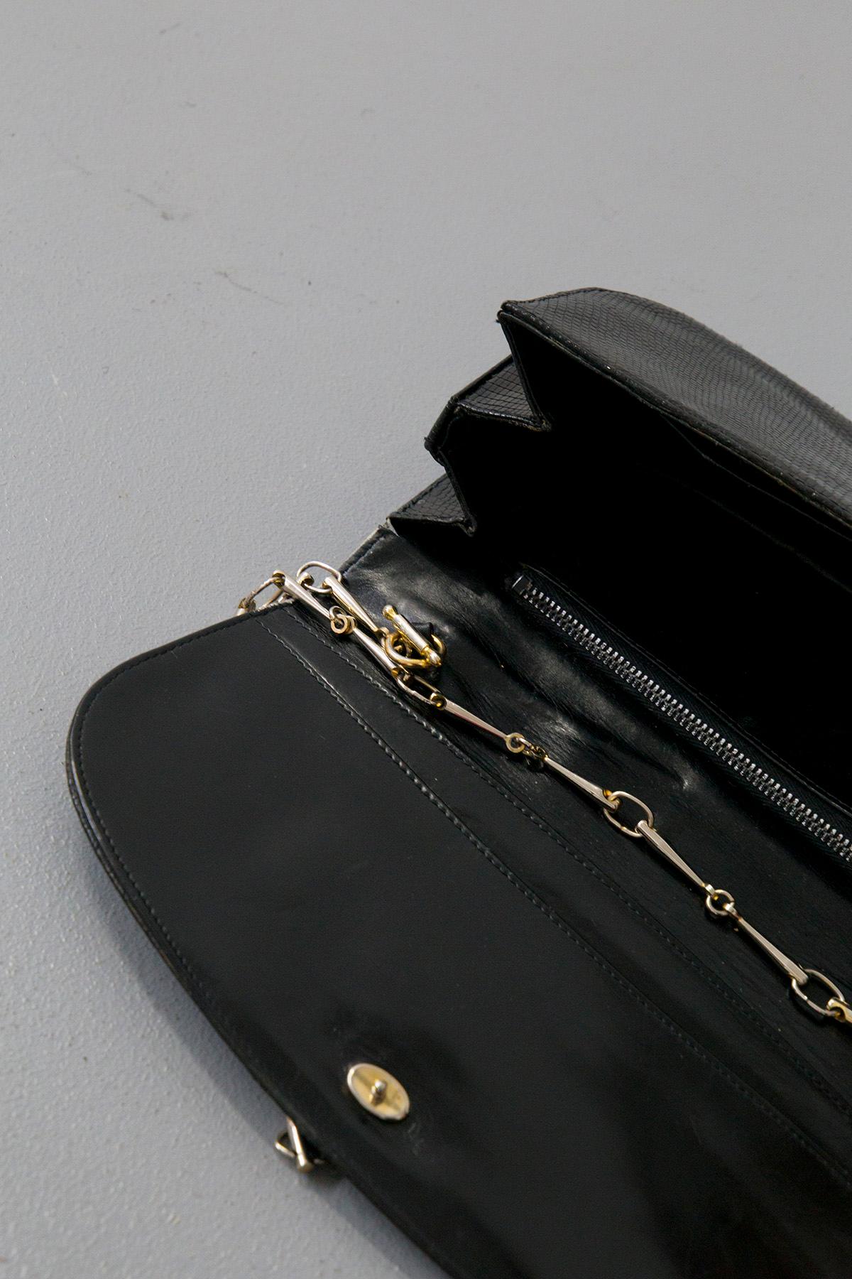 Vintage-Tasche aus schwarzem Leder und Goldmetall im Angebot 1