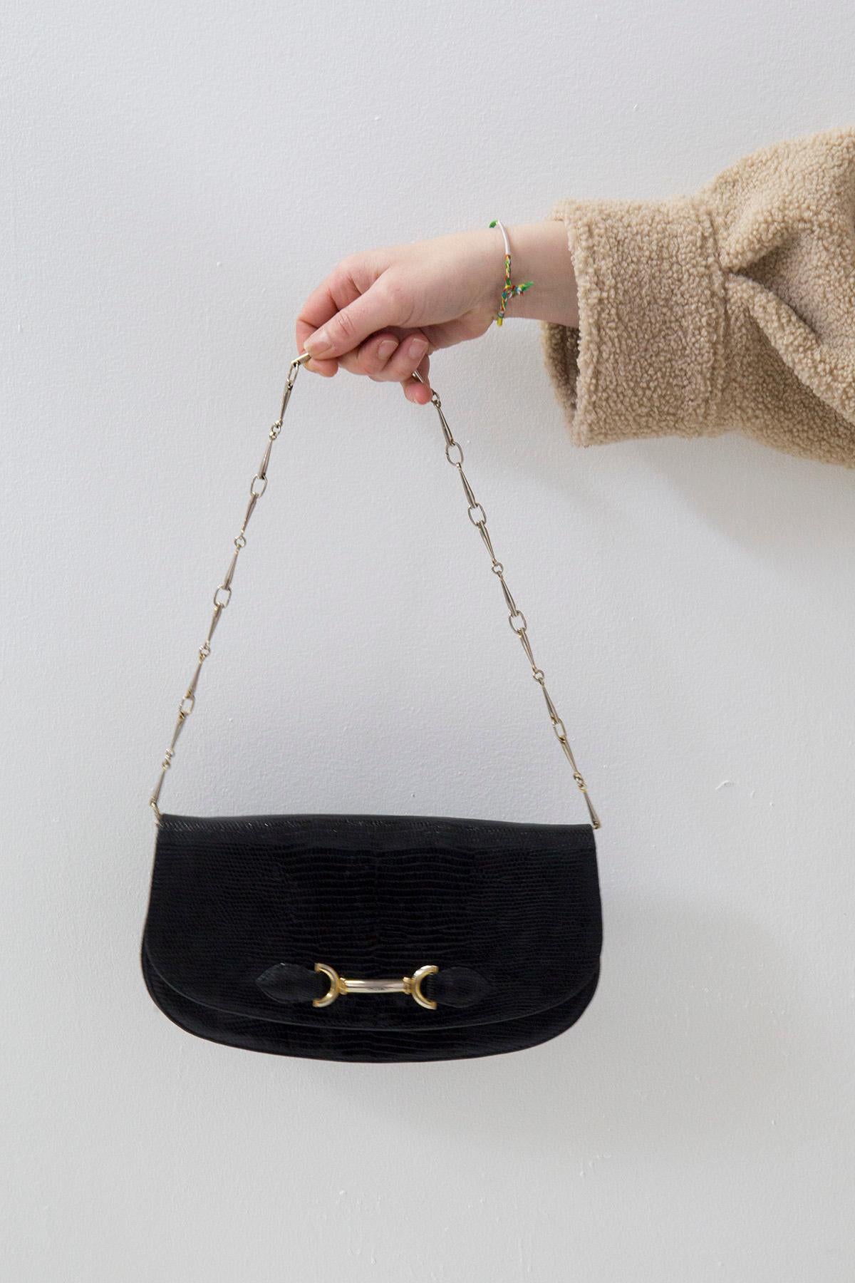 Vintage Bag in Black Leather and Gold Metal For Sale 4