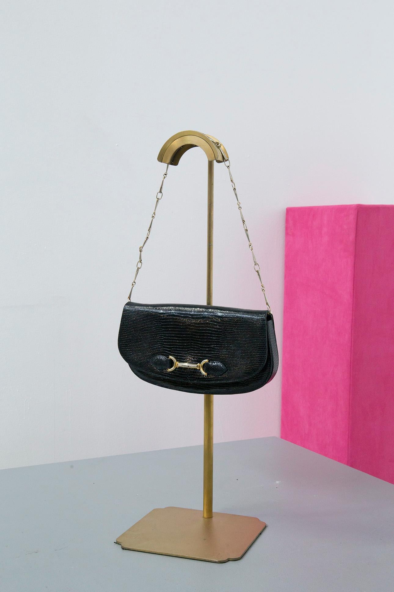 Vintage Bag in Black Leather and Gold Metal For Sale 5