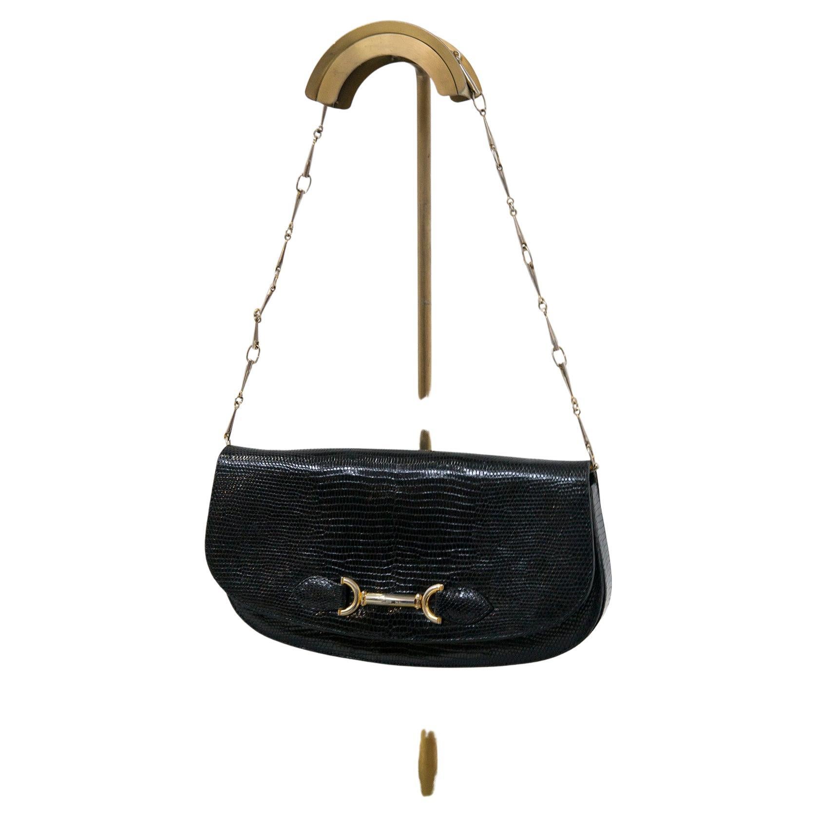 Vintage-Tasche aus schwarzem Leder und Goldmetall im Angebot