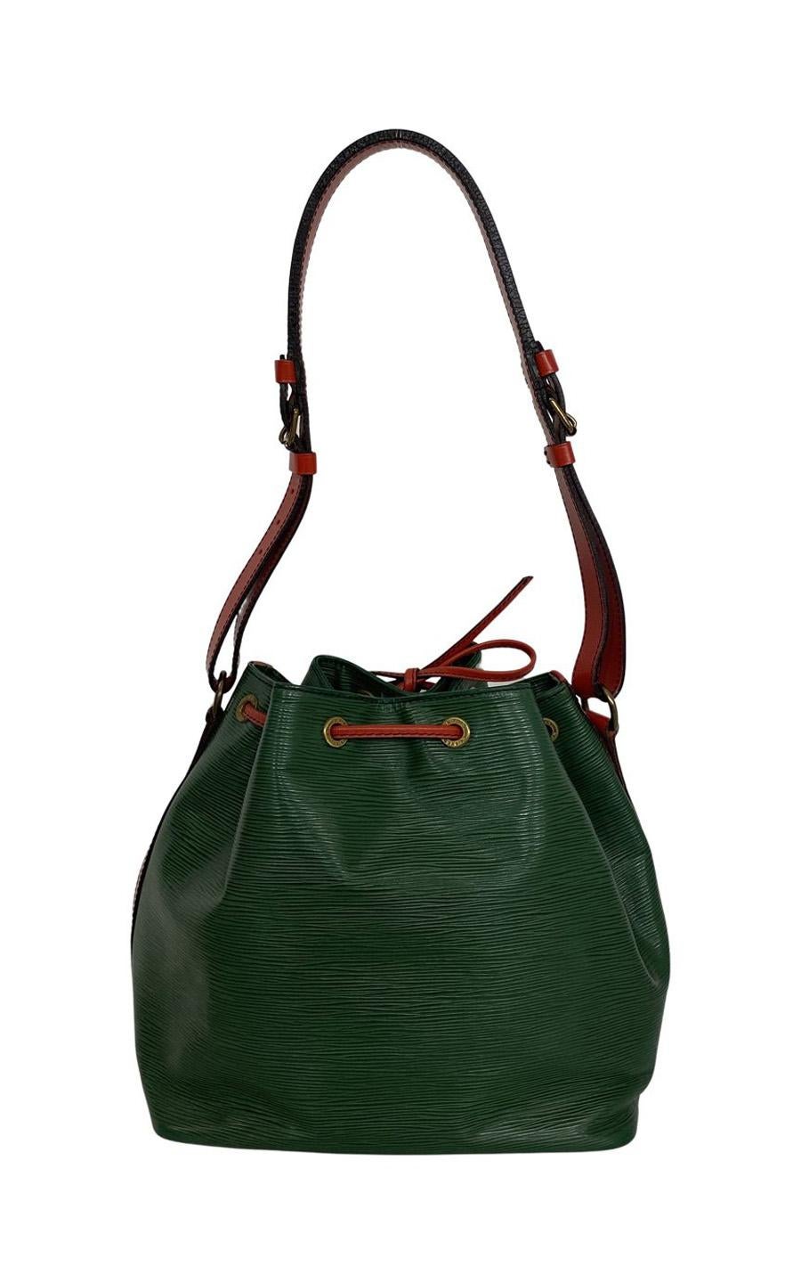 Louis Vuitton ﻿Petit Noé﻿ in green and red Epi Leather. The bag closes with a drawstring and features an adjustable leather shoulder strap. The hardware is gold-colored. The textile lining on the inside of the bag still is in a good condition. The