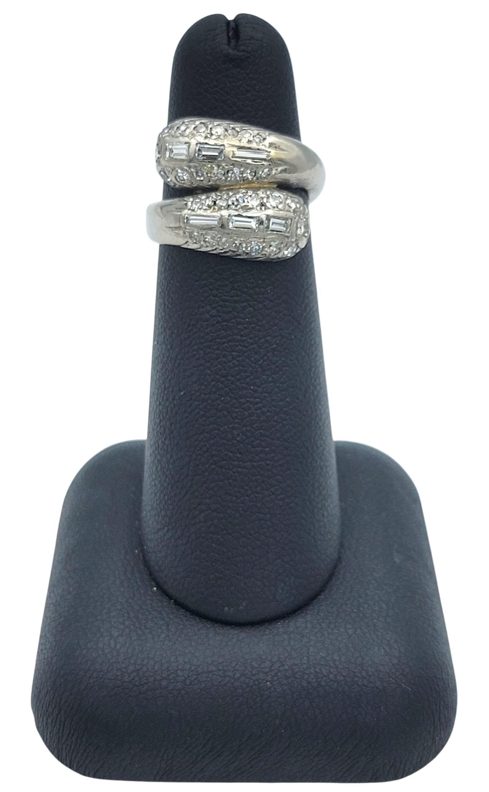 Anello Bypass largo con diamanti vintage taglio baguette e singolo in palladio in vendita 4