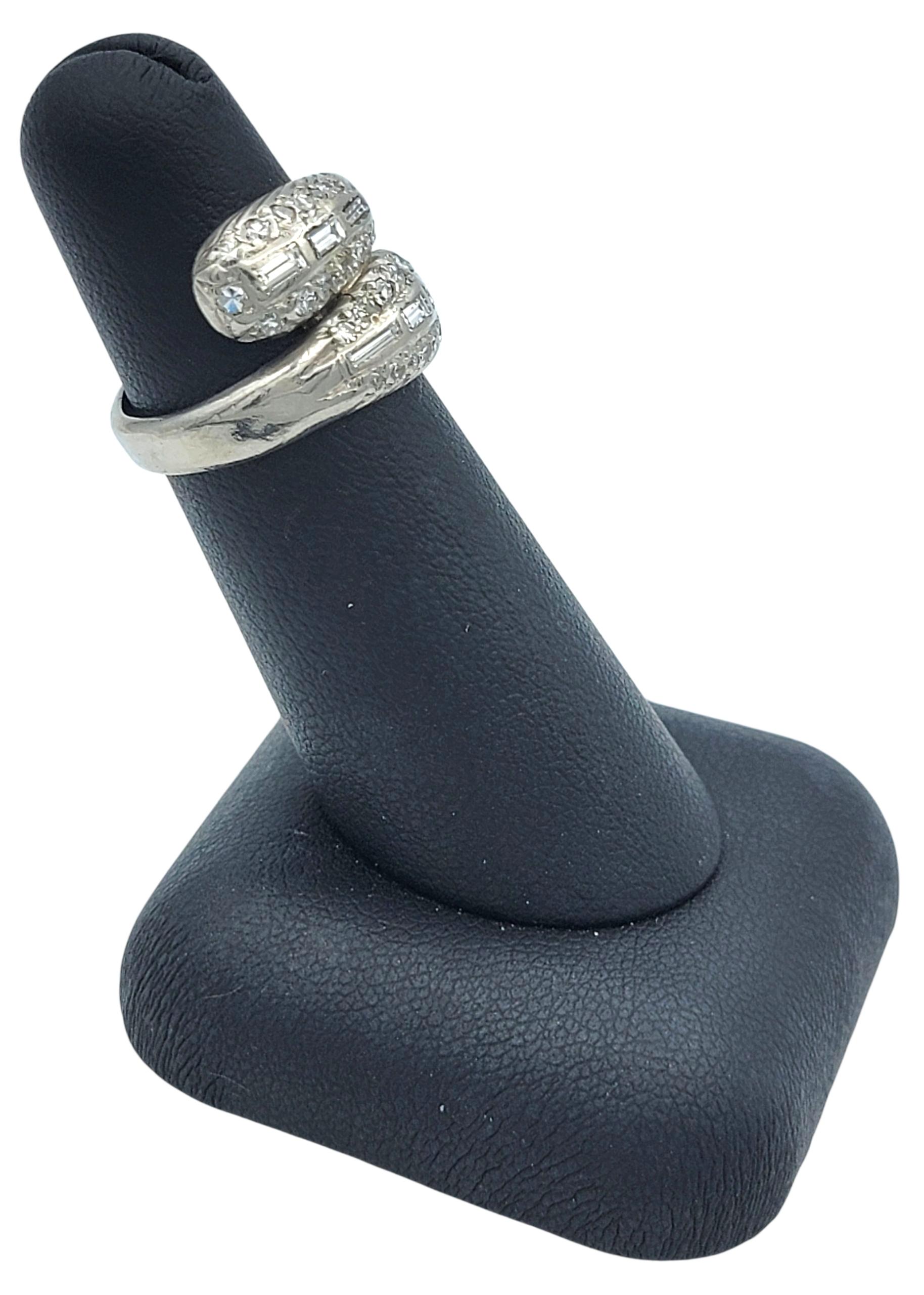 Anello Bypass largo con diamanti vintage taglio baguette e singolo in palladio in vendita 5