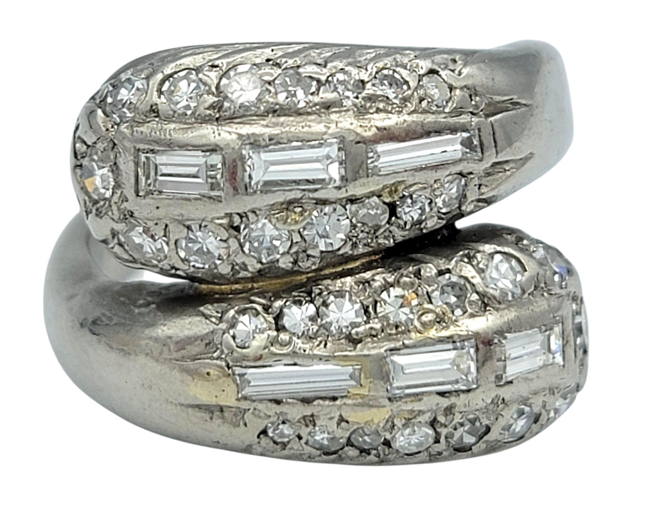 Taglio baguette Anello Bypass largo con diamanti vintage taglio baguette e singolo in palladio in vendita