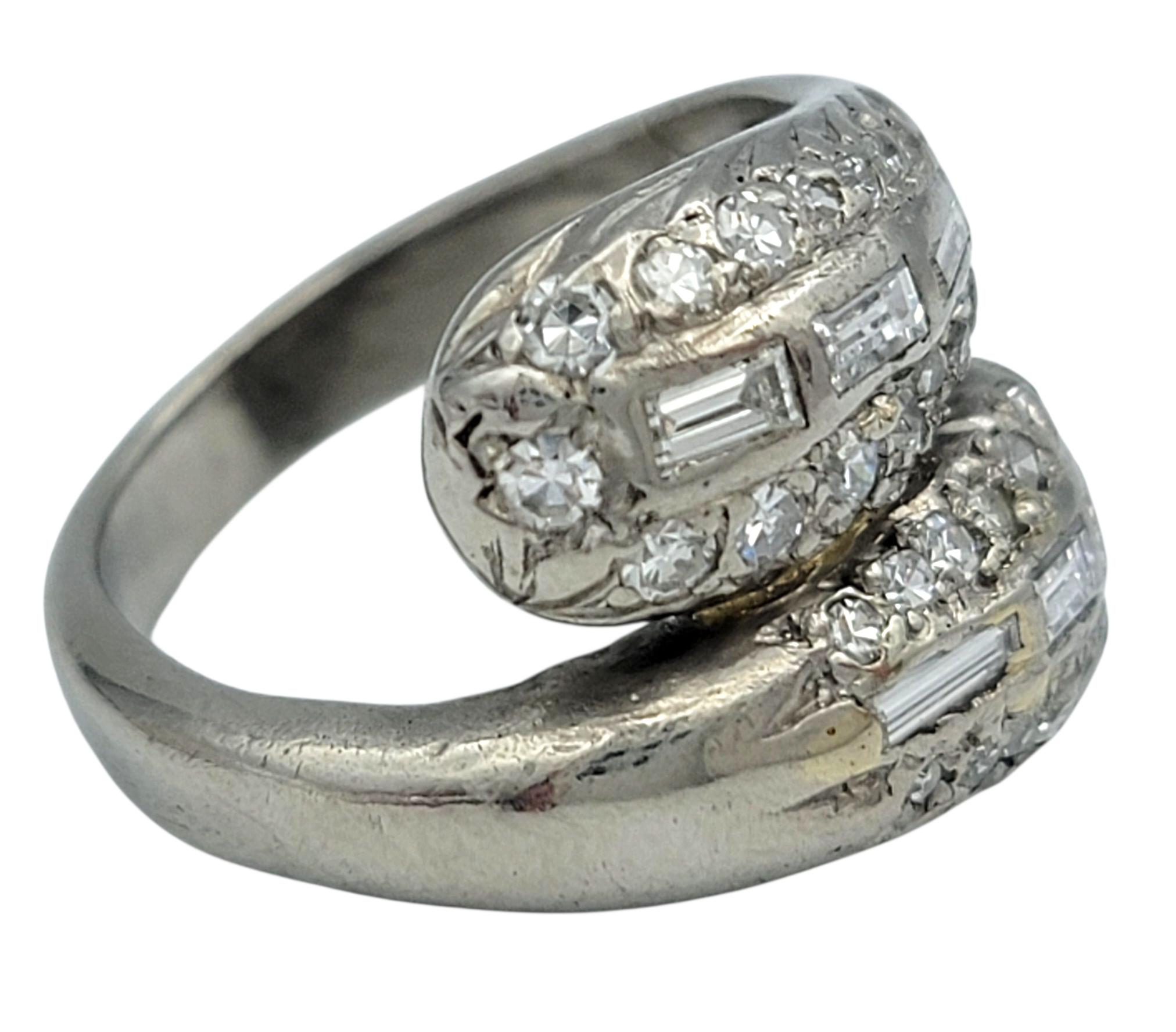 Anello Bypass largo con diamanti vintage taglio baguette e singolo in palladio In condizioni buone in vendita a Scottsdale, AZ