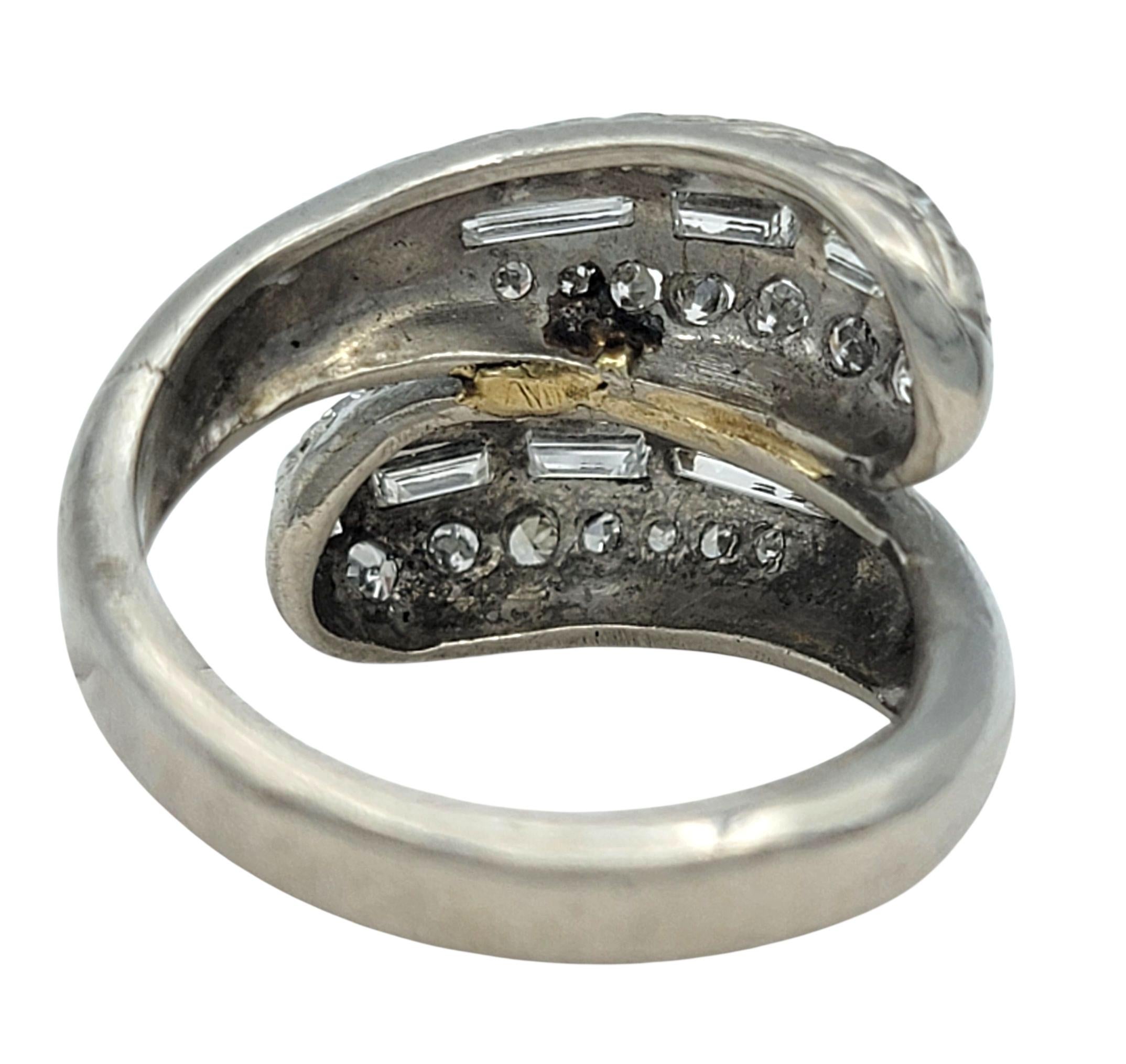 Anello Bypass largo con diamanti vintage taglio baguette e singolo in palladio in vendita 1