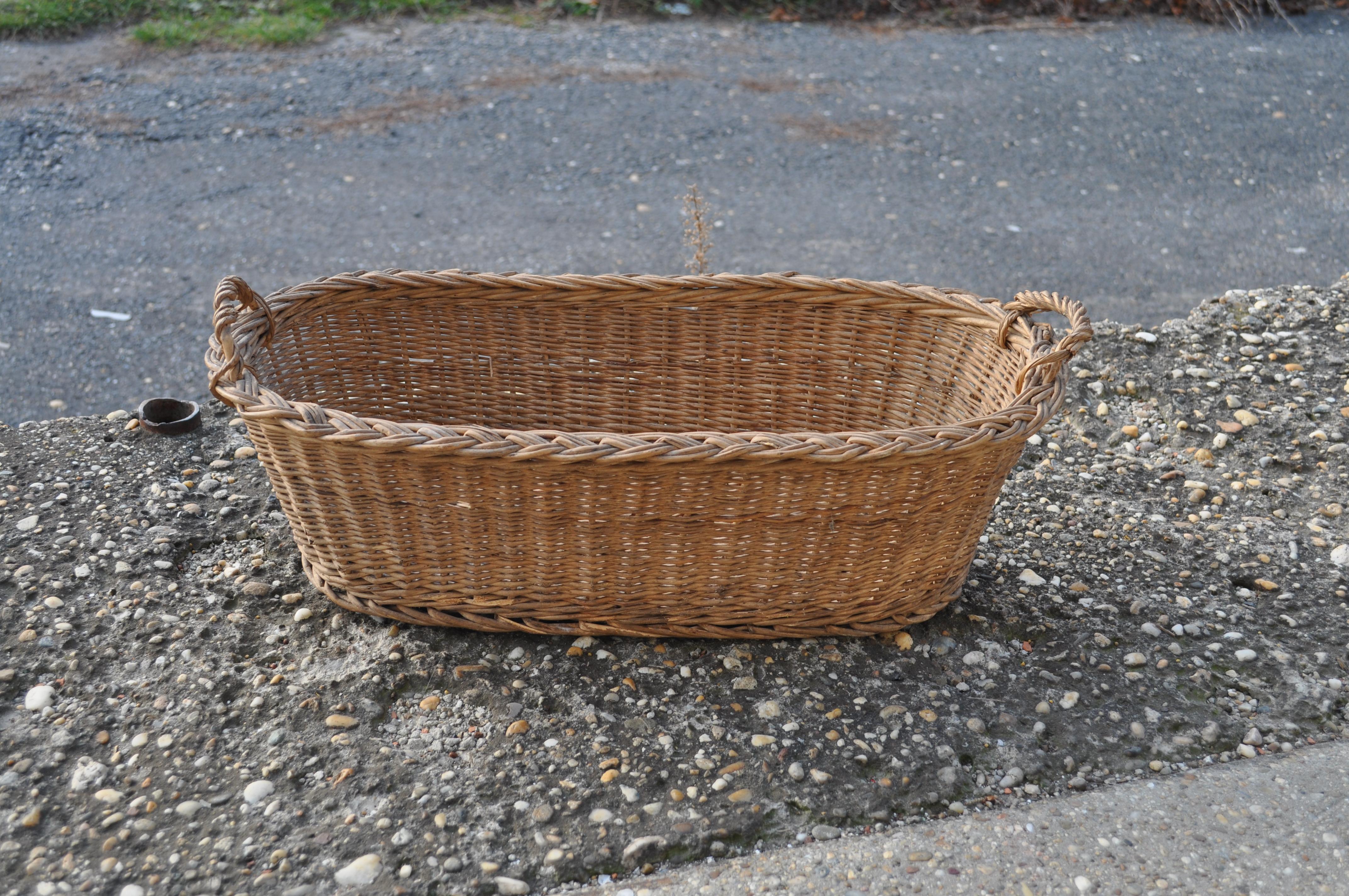 Vintage Baguette basket. Charming handwoven bread basket. Perfect for your Baguette's.
4 available, listed price is for one (1) basket.