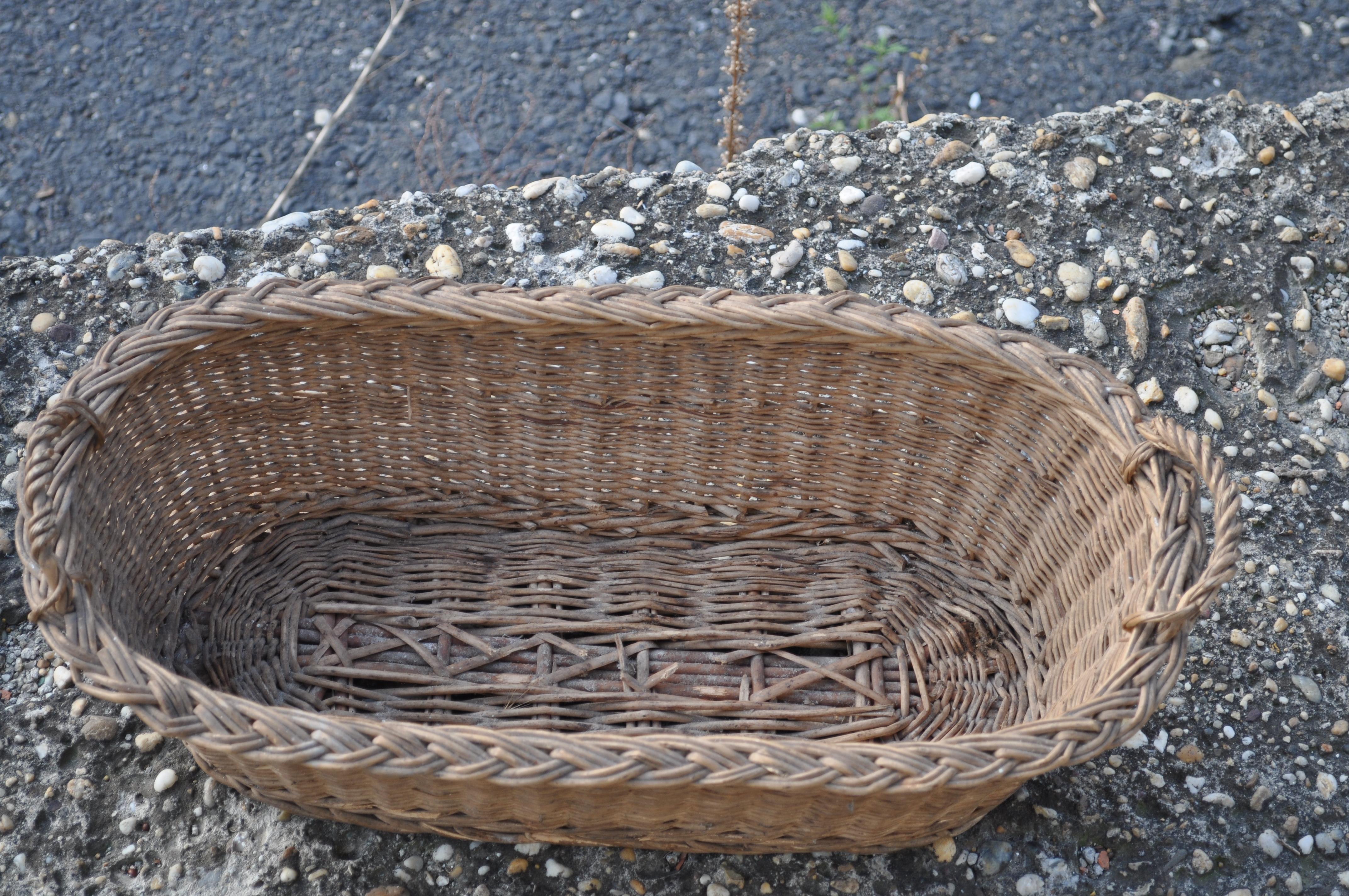 Vintage Baguette Basket In Good Condition For Sale In Lábatlan, HU
