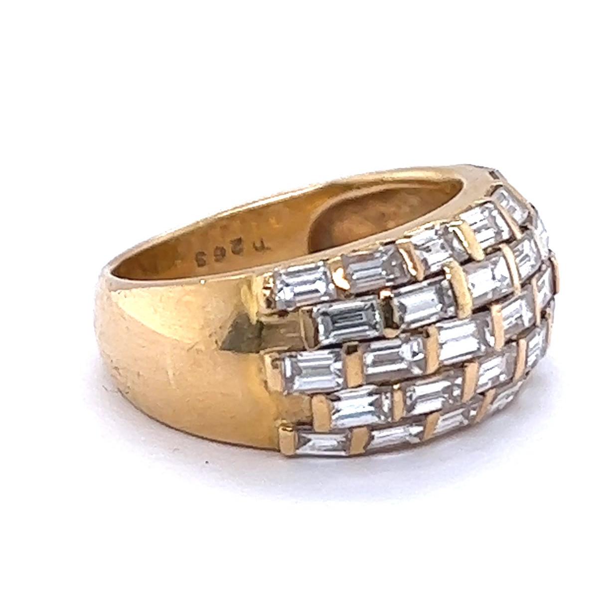Kuppelring aus 18 Karat Gold mit Baguetteschliff-Diamant für Damen oder Herren