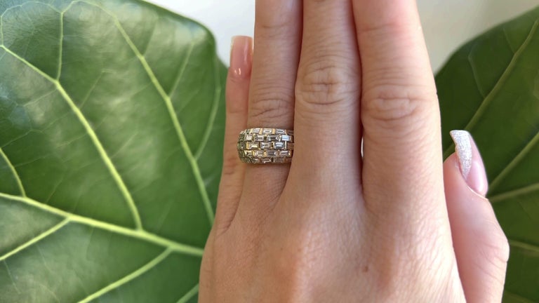 Vintage Baguette Cut Diamond 18 Karat Gold Dome Ring In Excellent Condition For Sale In Beverly Hills, CA