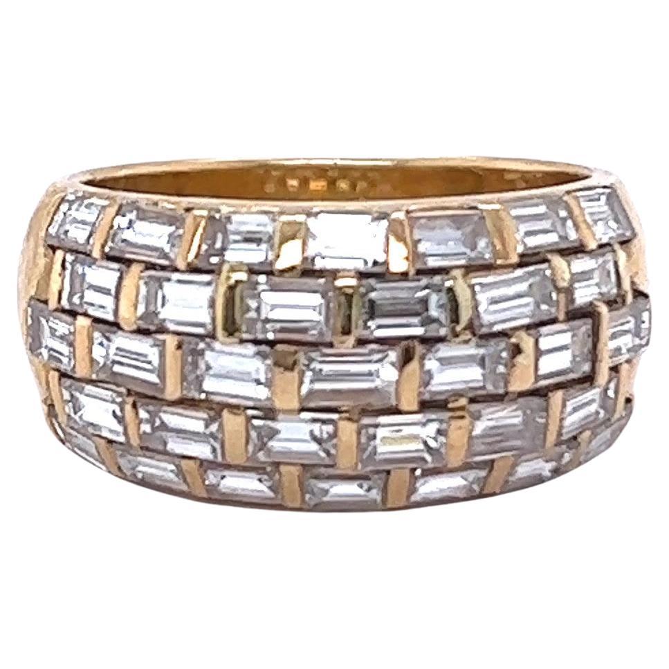 Kuppelring aus 18 Karat Gold mit Baguetteschliff-Diamant