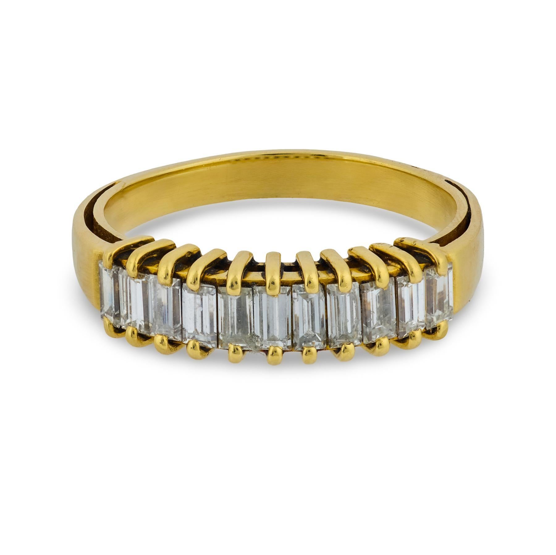 Vintage Baguetteschliff Diamant 18k Gelbgold Band (Zeitgenössisch) im Angebot