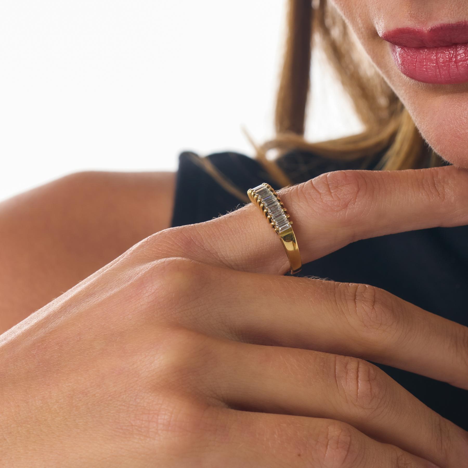 Vintage Baguetteschliff Diamant 18k Gelbgold Band im Zustand „Gut“ im Angebot in Beverly Hills, CA