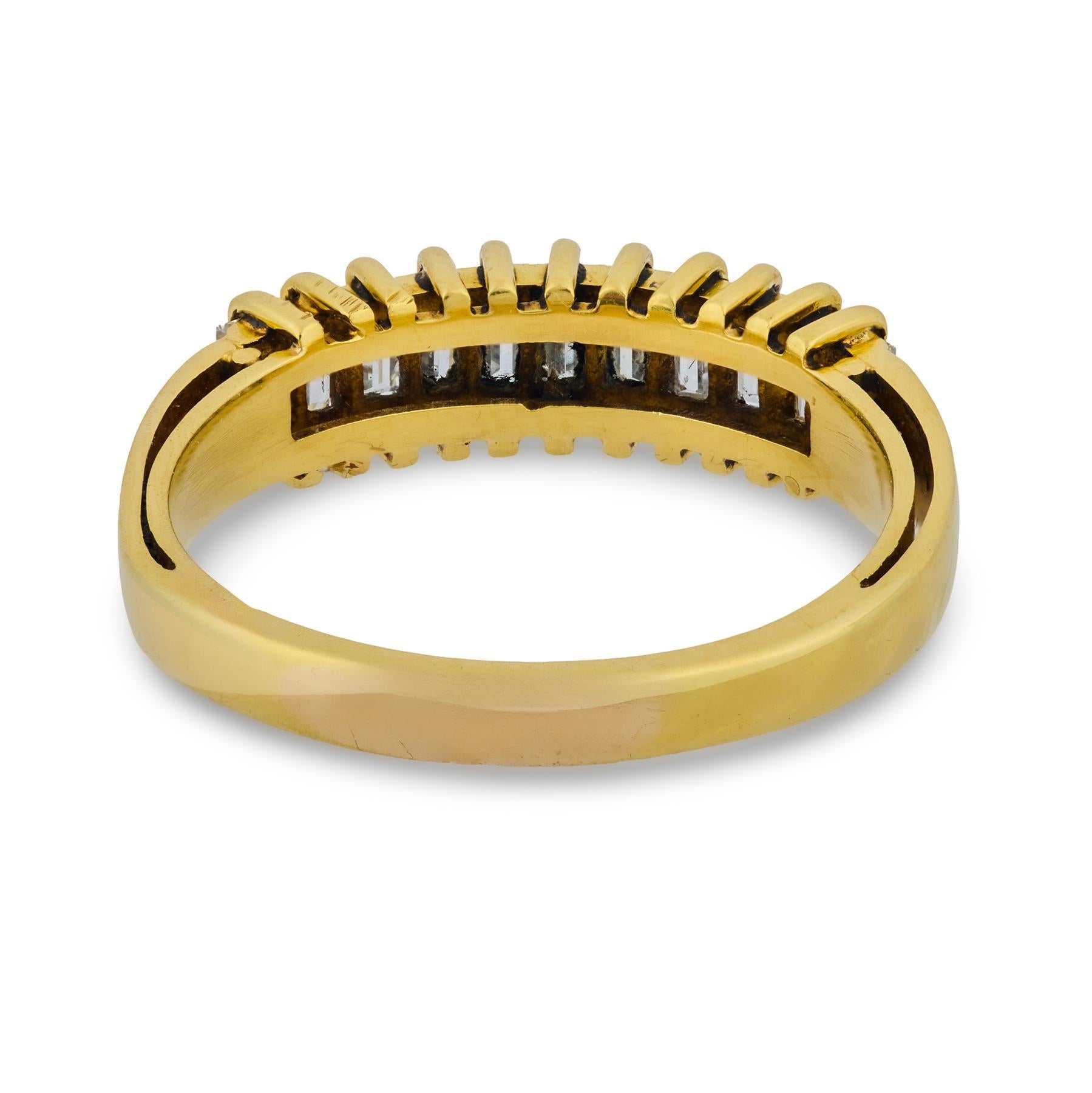 Vintage Baguetteschliff Diamant 18k Gelbgold Band im Angebot 1