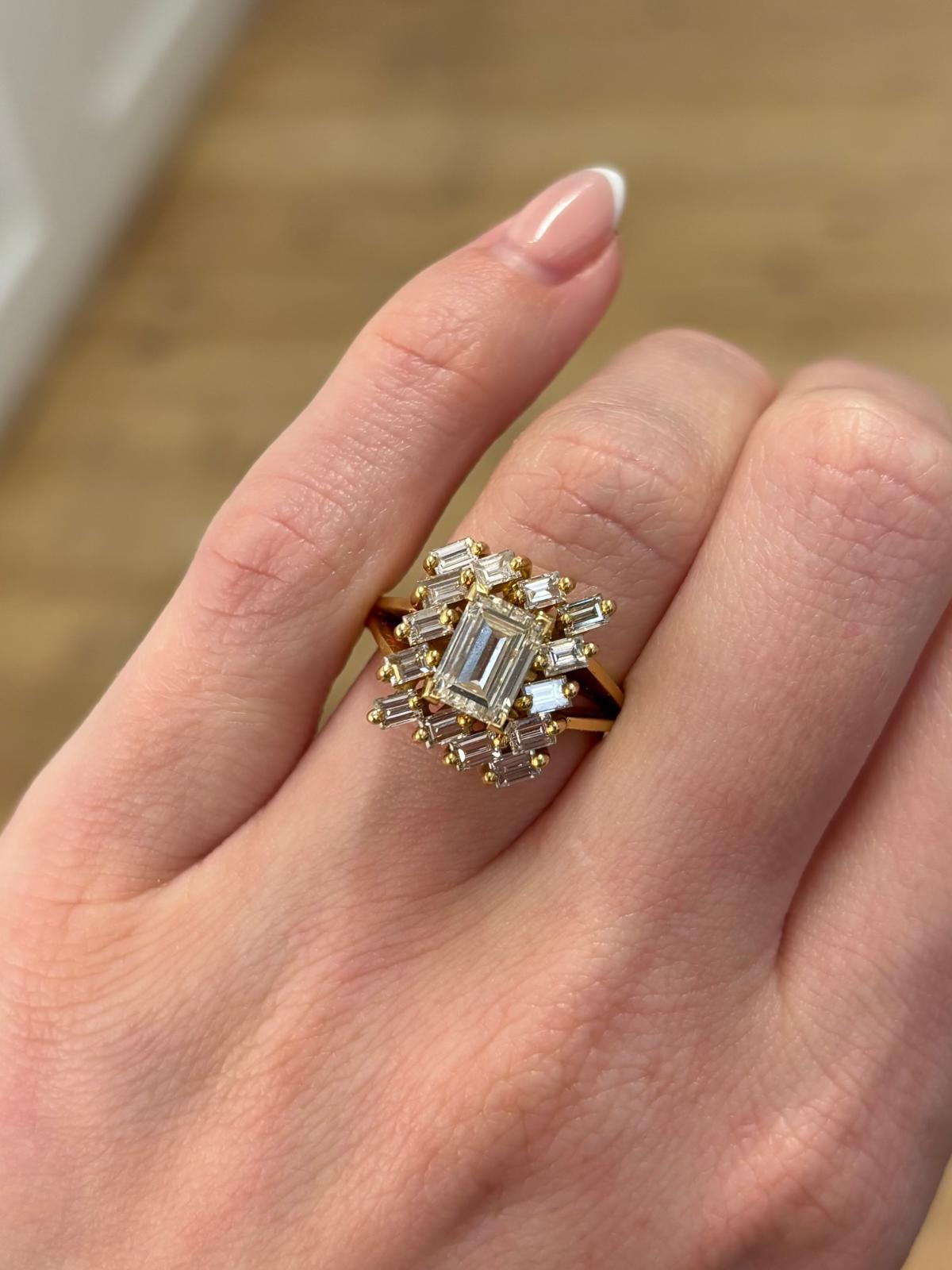 Vintage Baguette Cut Diamond Cluster Ring in 18k Yellow Gold For Sale 5