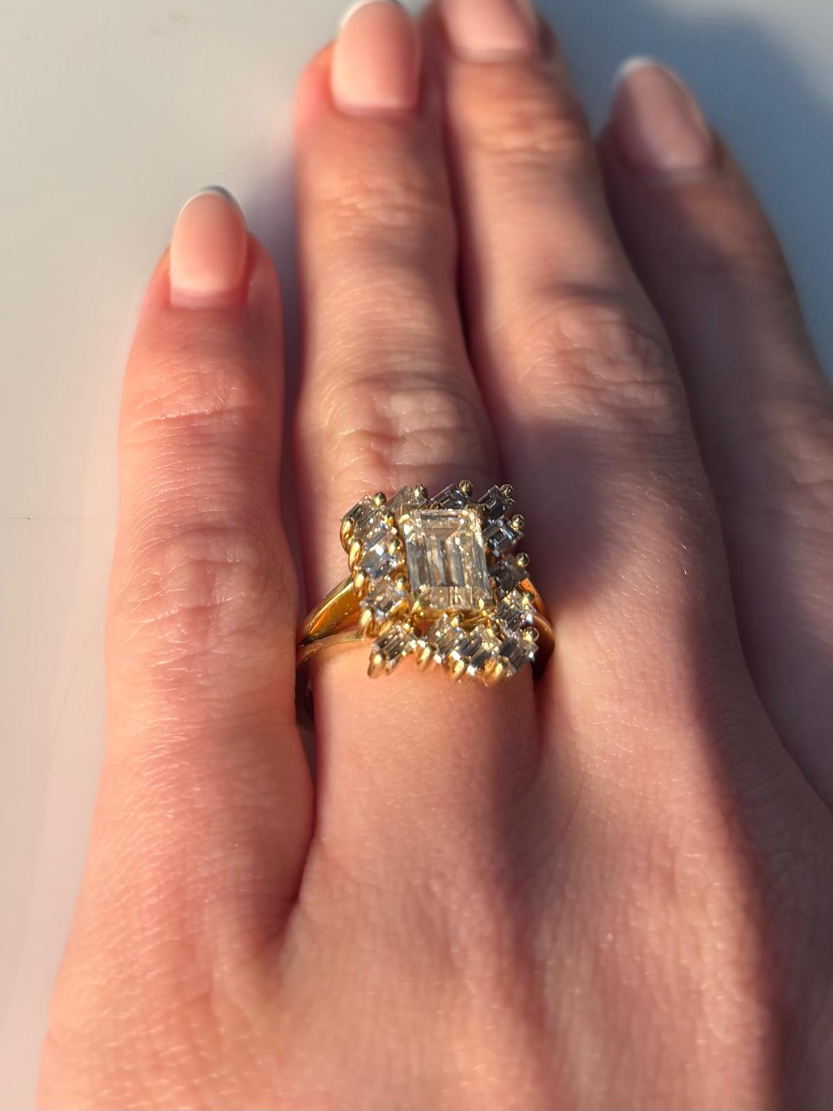 Vintage Baguette Cut Diamond Cluster Ring in 18k Yellow Gold For Sale 7