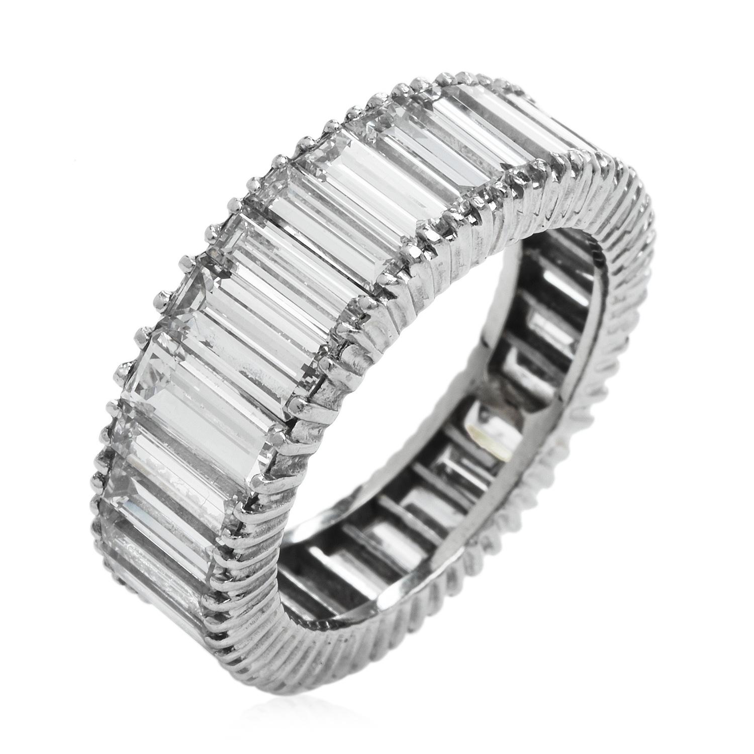 Vintage Baguette Cut Diamond Platinum Graduated Eternity Wedding Band Ring In Excellent Condition In Miami, FL