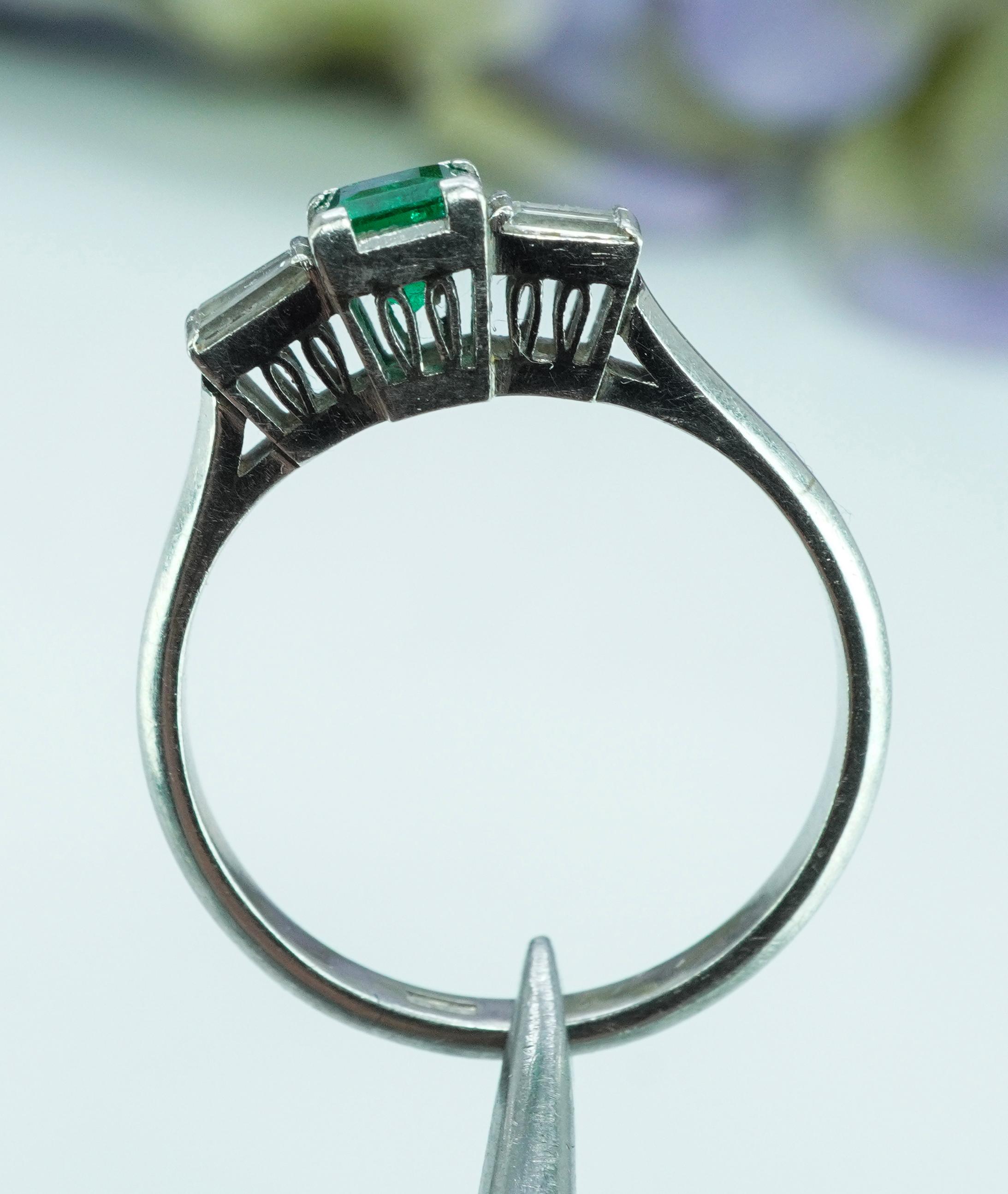 Women's Vintage Baguette Diamond Emerald Platinum Filigree Ring Estate Dainty Small For Sale