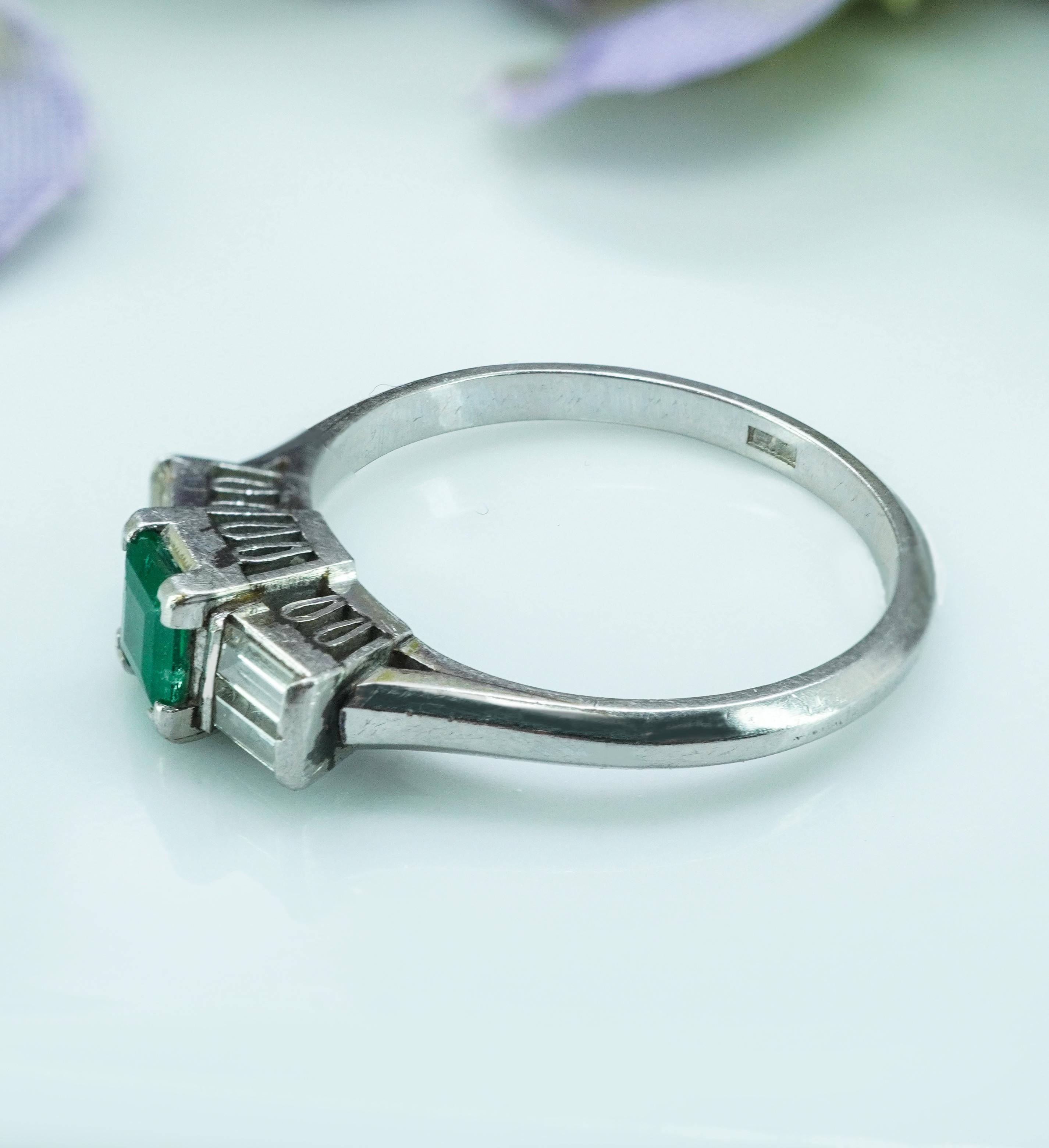Vintage Baguette Diamond Emerald Platinum Filigree Ring Estate Dainty Small For Sale 3