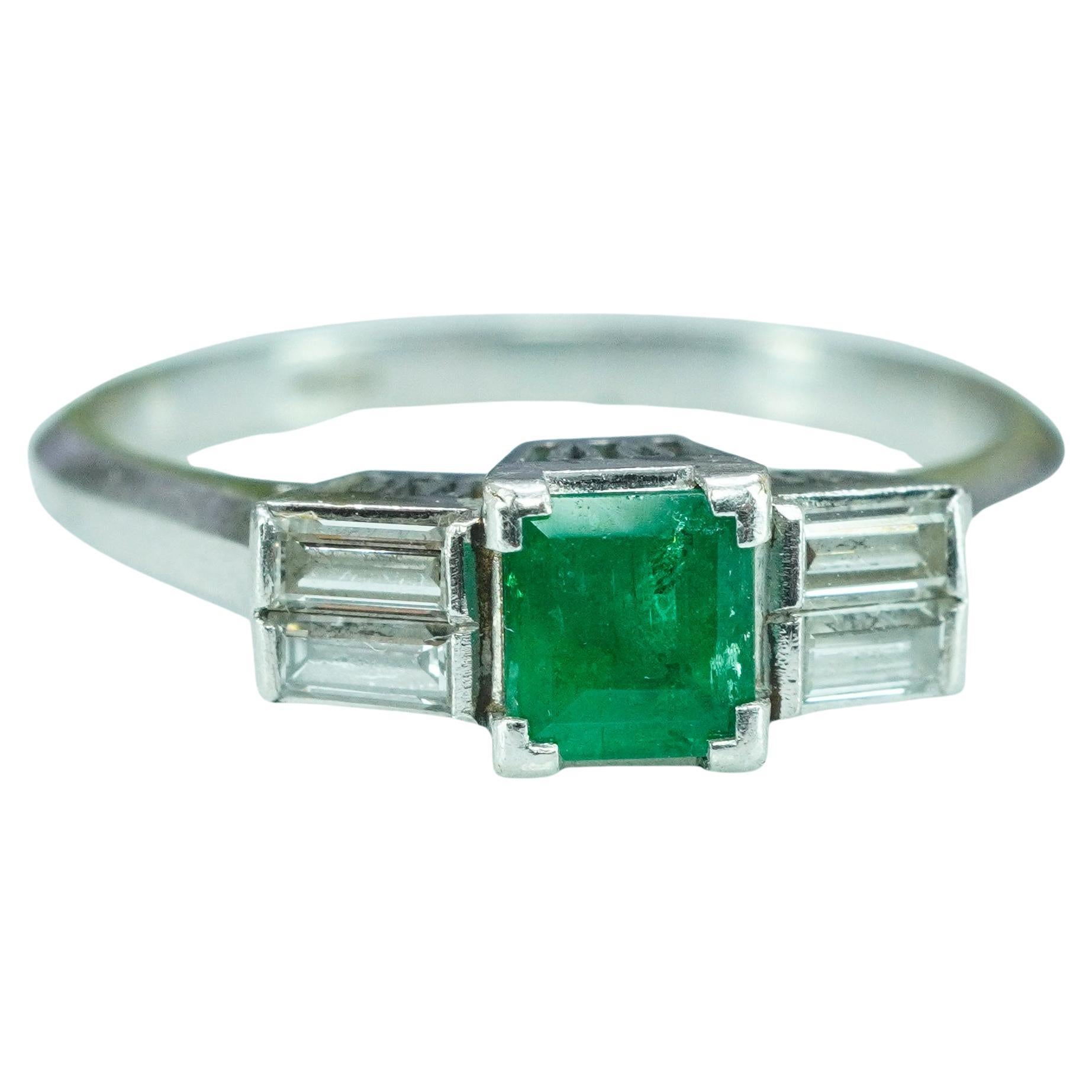Vintage Baguette Diamond Emerald Platinum Filigree Ring Estate Dainty Small For Sale